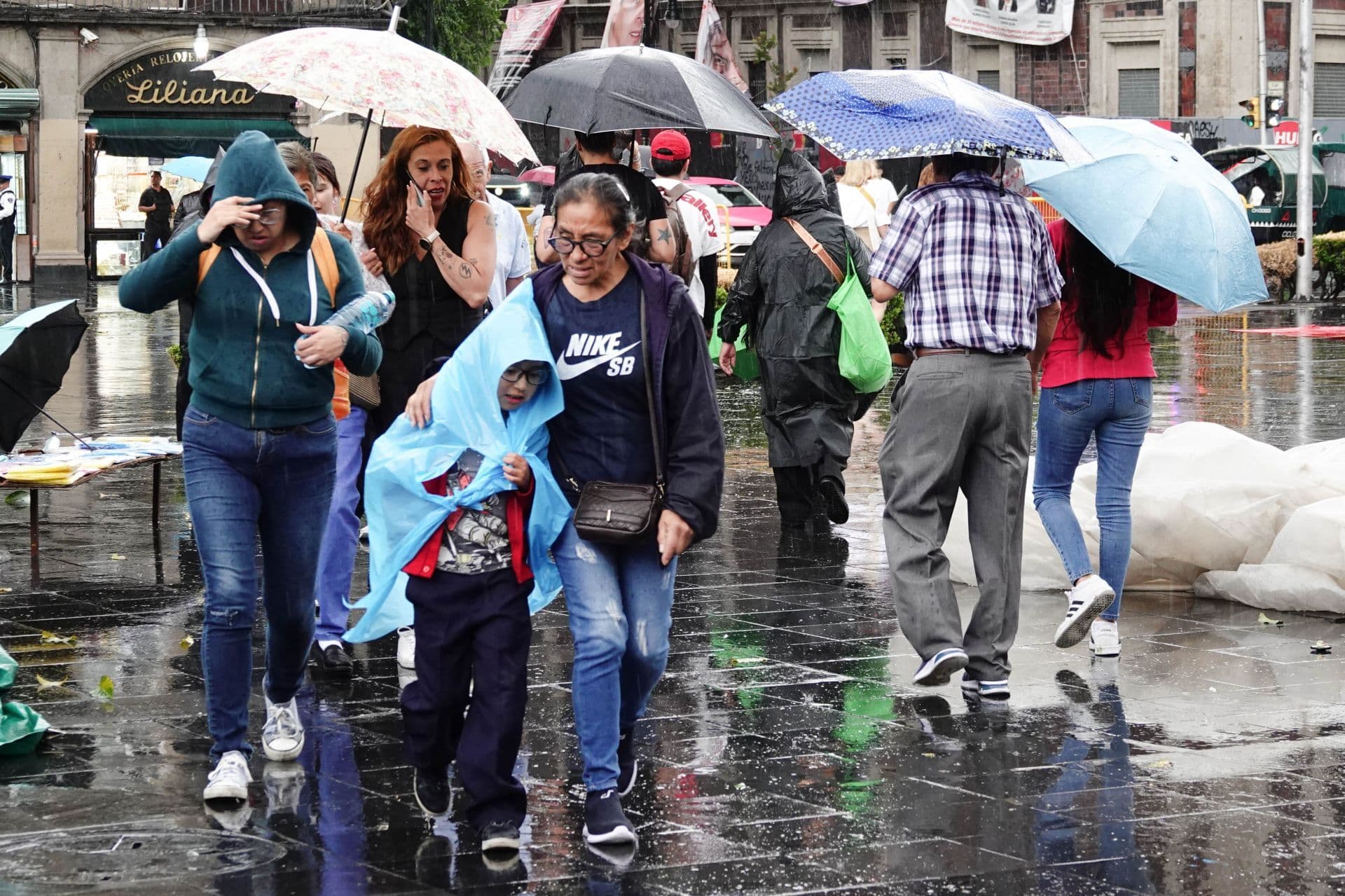 Continúan las fuertes lluvias en la capital. Foto: Cuartoscuro