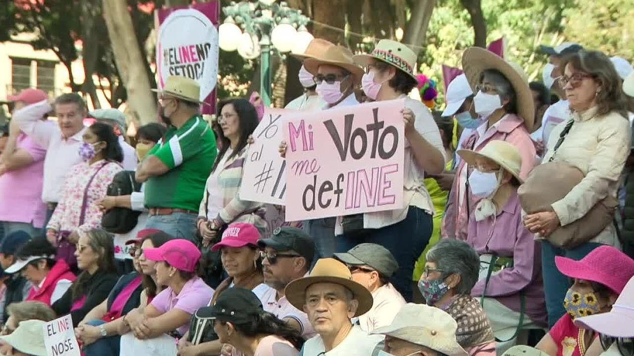 Poblanos se Manifestaron en Defensa del INE