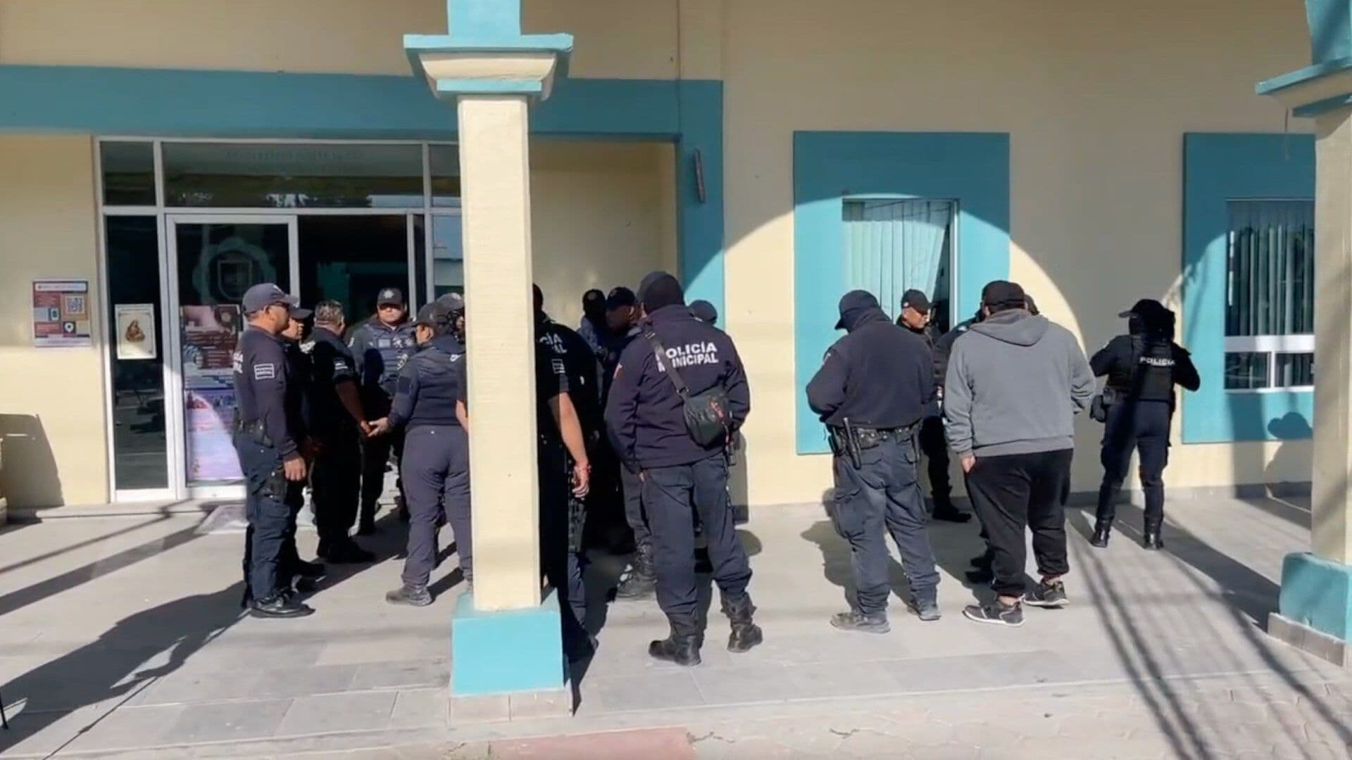 Más de 30 Policías Municipales Realizaron un Paro Laboral en Tepanco de López, Puebla