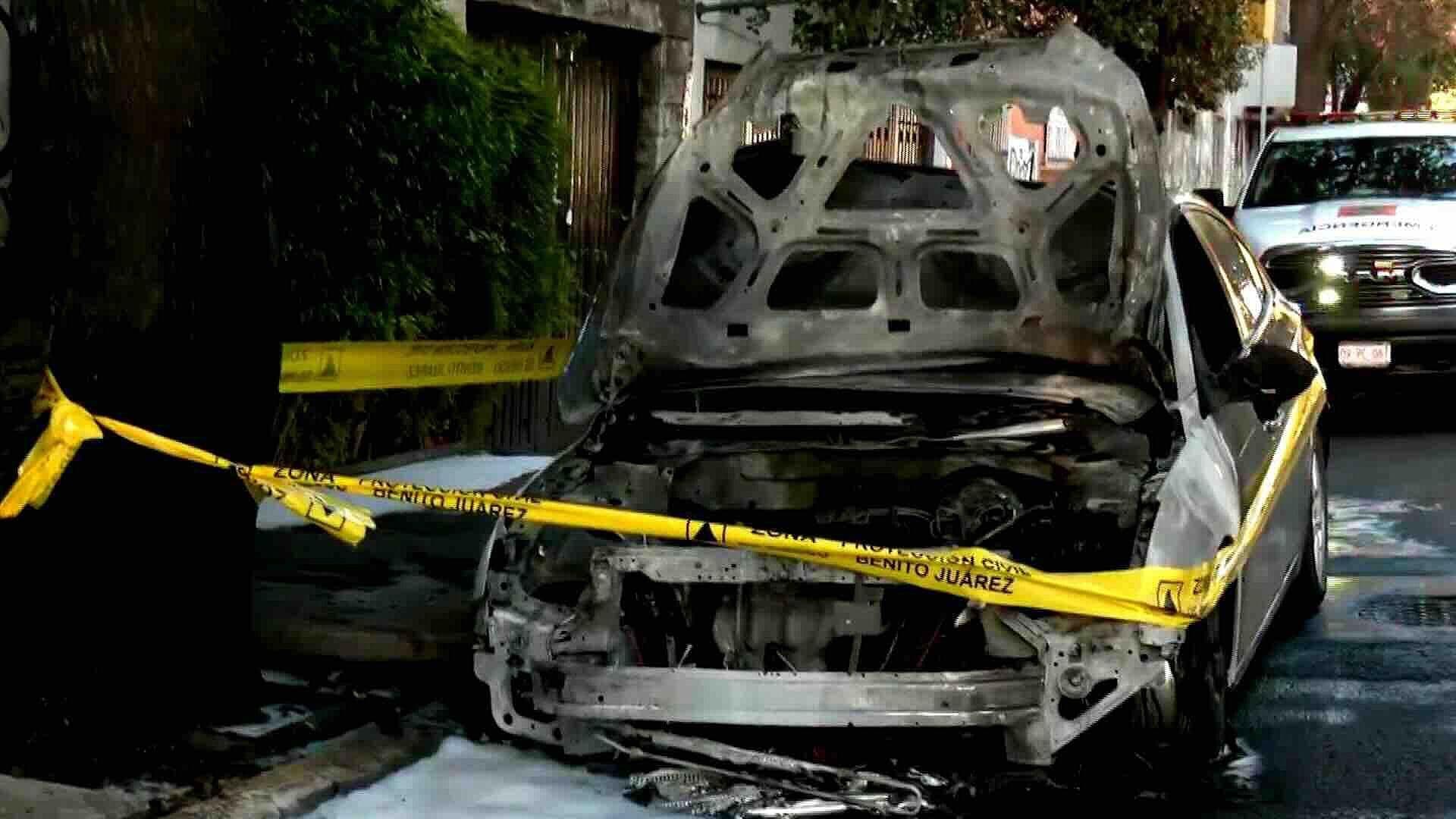 Bomberos Controlan Incendio de Vehículo en la Colonia Álamos, CDMX