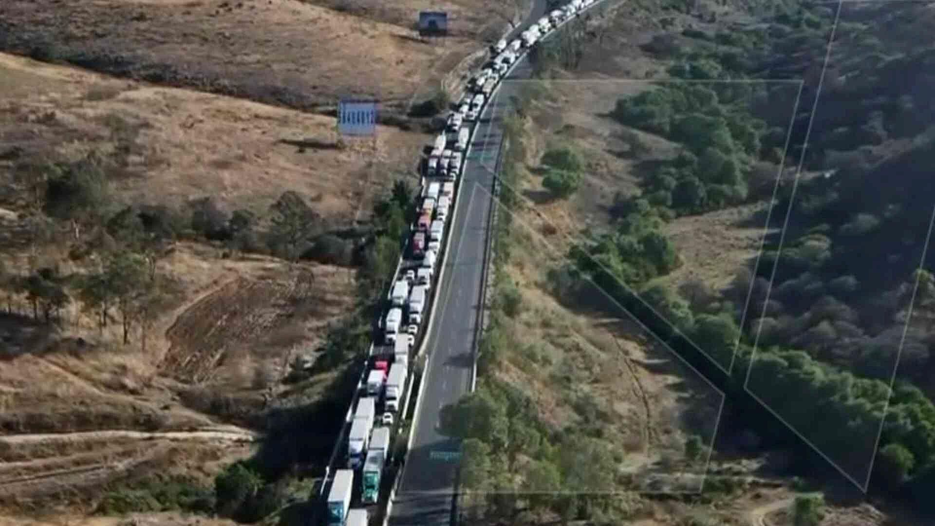 Desde el Aire: Caos por Cierre de la Autopista Chamapa-La Venta Tras Accidente de Tráiler
