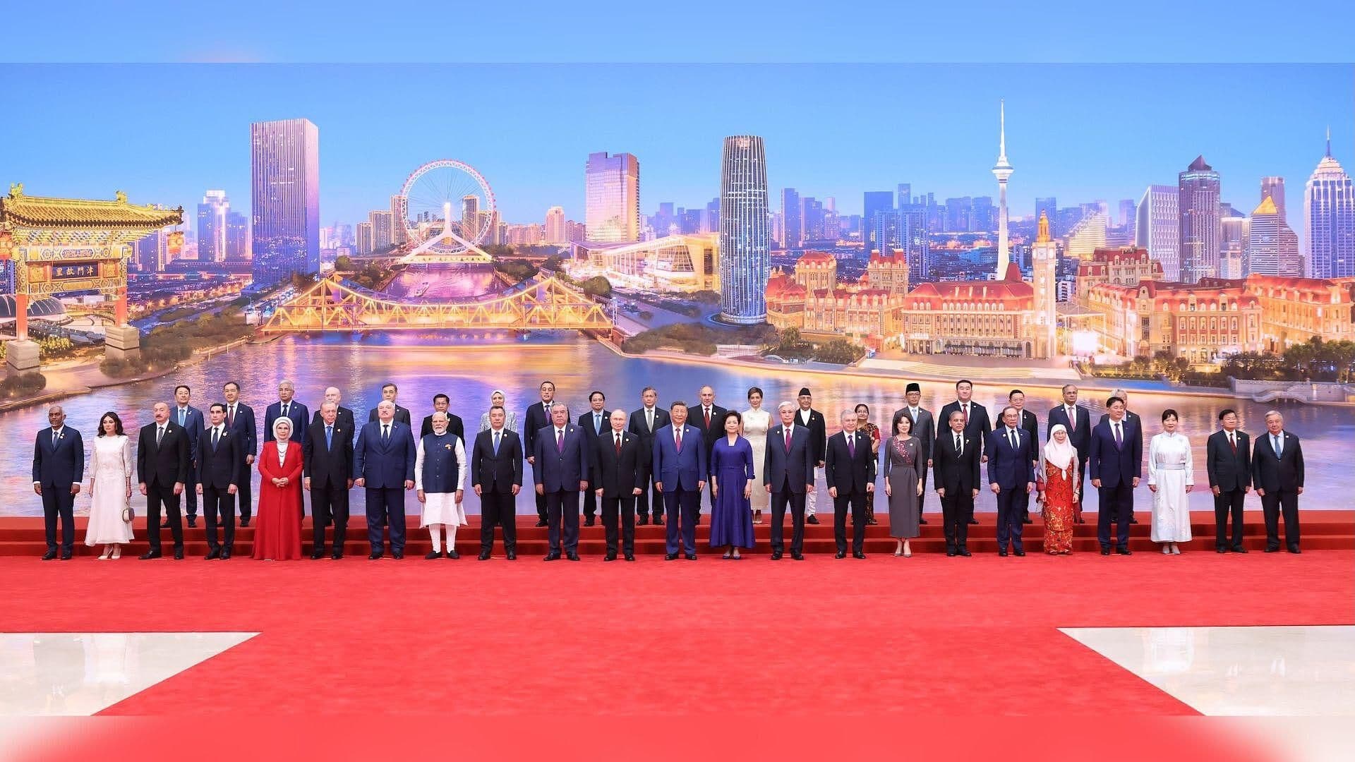 Putin y Xi Jinping se Reúnen en Tianjin Antes de la Cumbre de la OCS