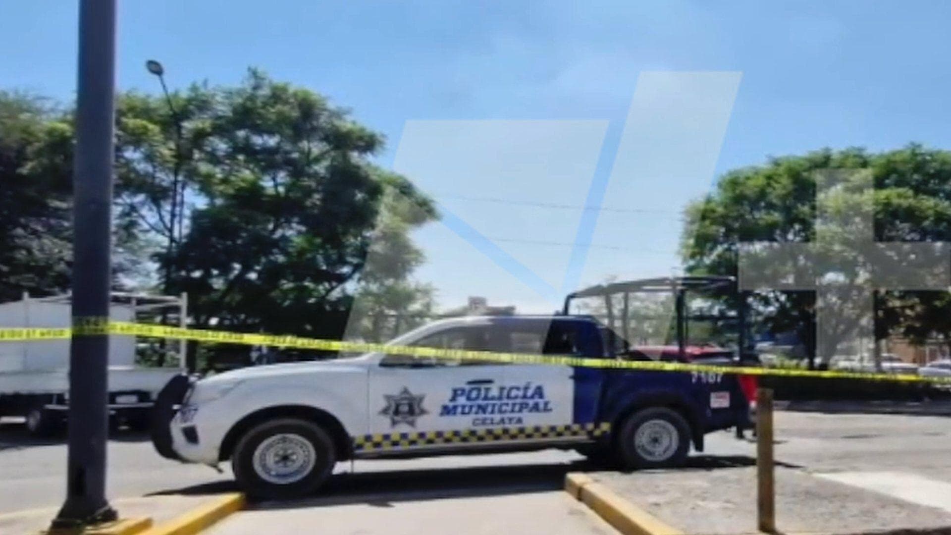 Asesinan a Balazos a un 'Viene Viene' Afuera del ISSSTE en Celaya