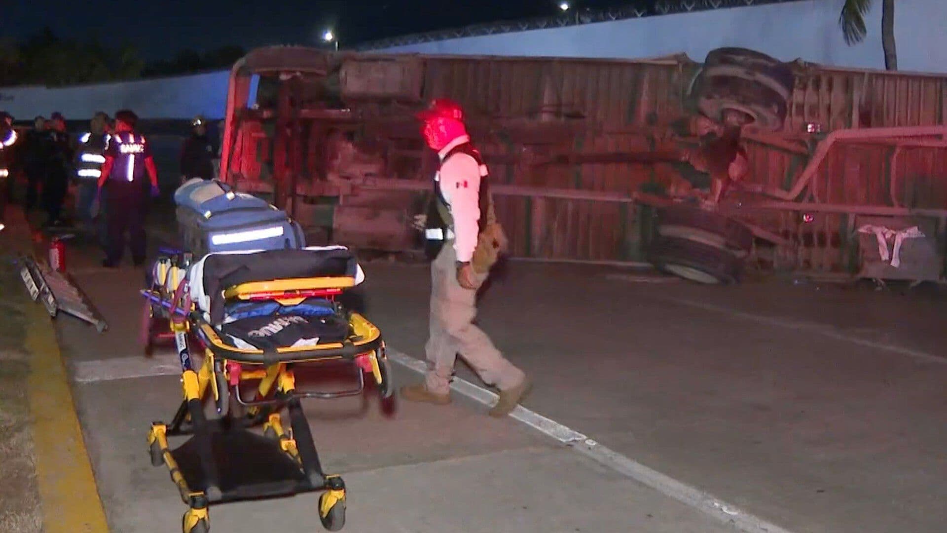 Volcadura Autobús Dejó como Saldo 14 Lesionados en Veracruz; Ya Fueron Identificados