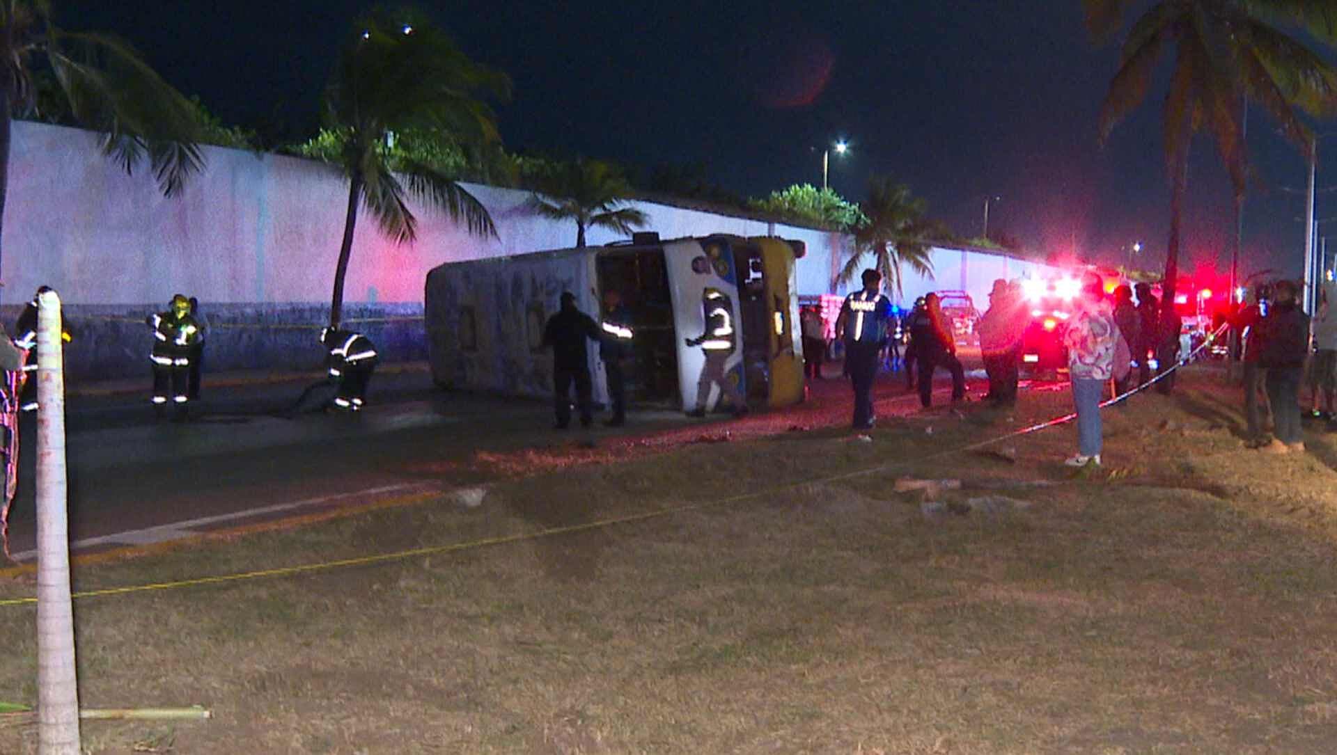 Continúan Hospitalizadas 3 Personas tras Volcadura de Camión de Pasajeros en Veracruz