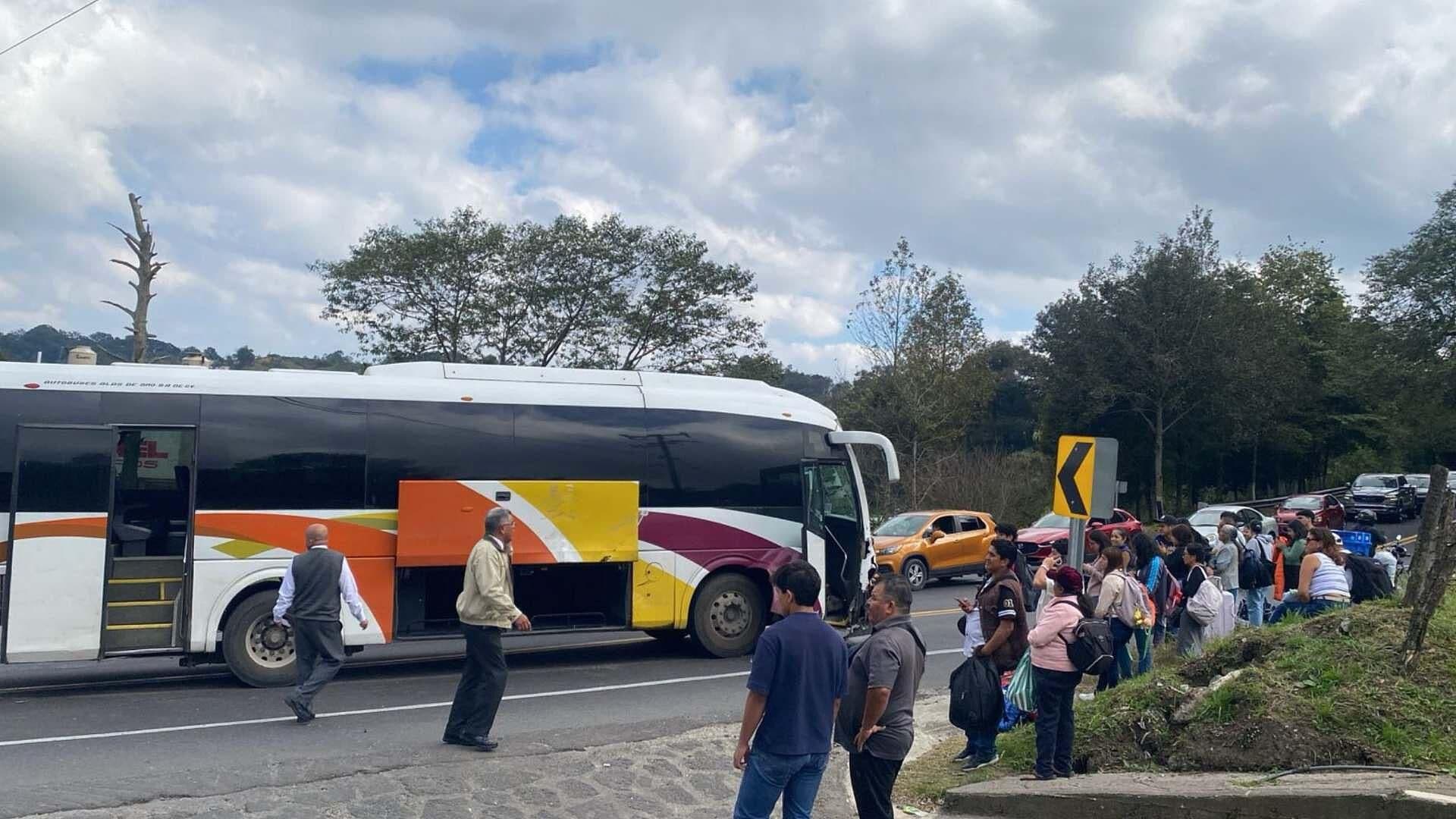 Accidente de Autobús de Pasajeros Deja Personas Lesionadas en Carretera Xalapa-Perote