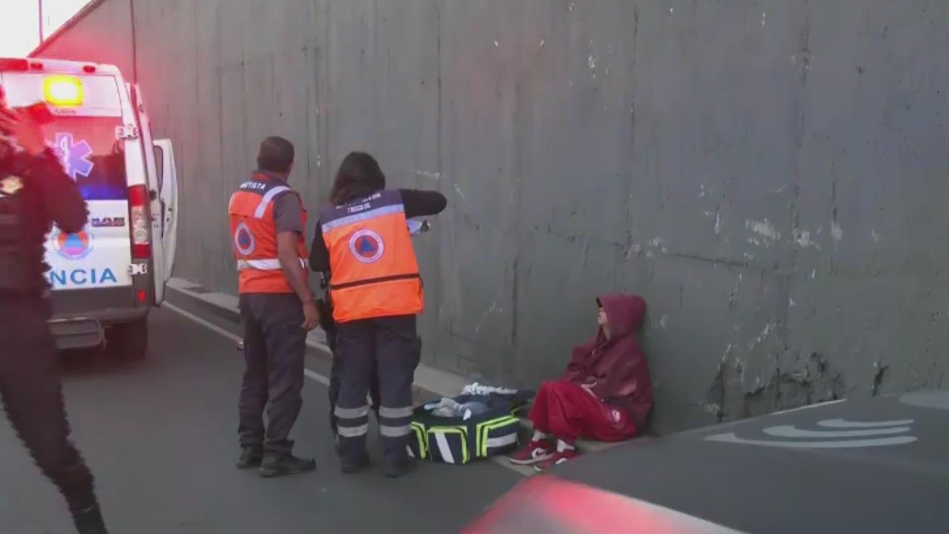 Motociclistas Caen tras Impactar Bolardos del Metrobús en Colonia Álamos, CDMX