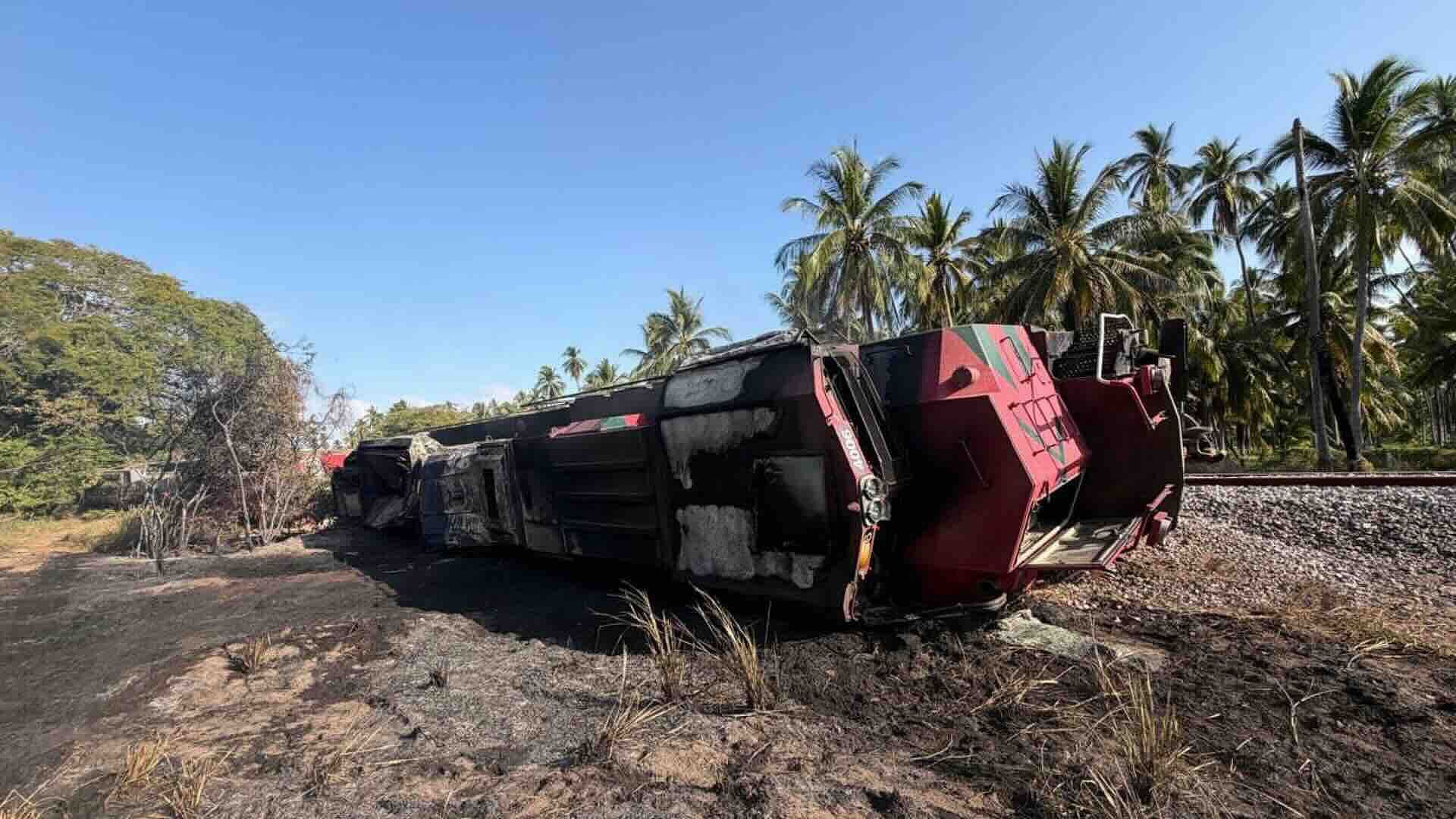 Choque de Trenes Provoca Incendio y Deja 3 Lesionados en Armería, Colima