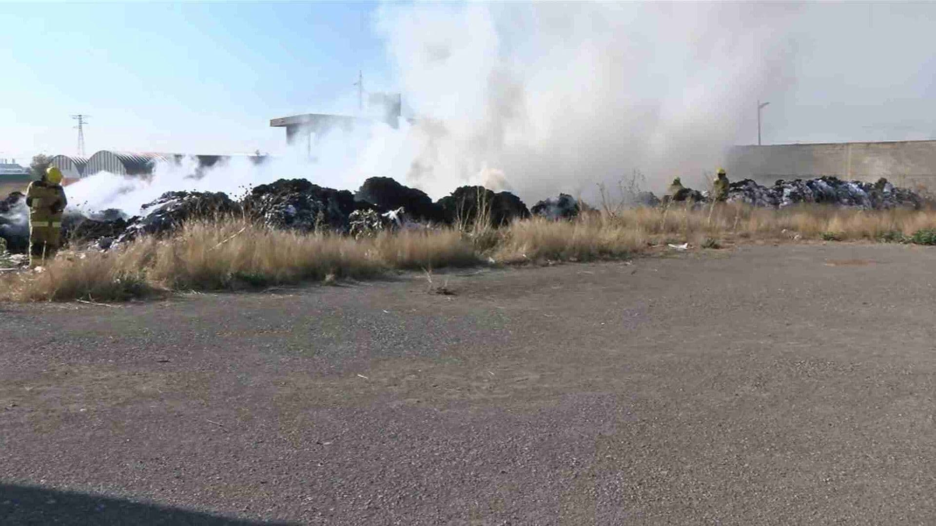 Fuerte Incendio en Puebla: Llamas Consumen Lote Baldío en Coronango