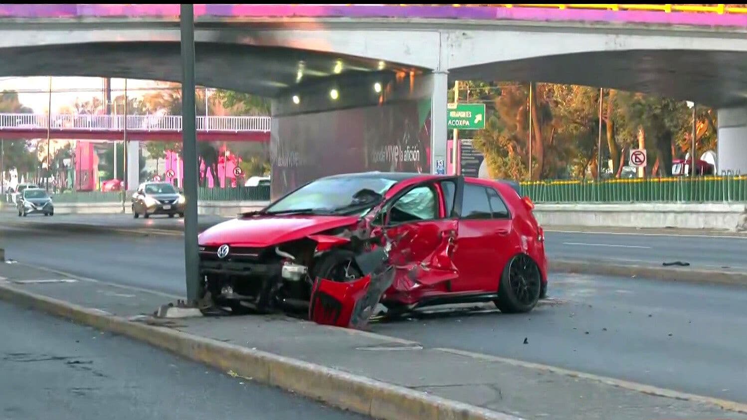Chocan Auto y Grúa en Viaducto Tlalpan, CDMX