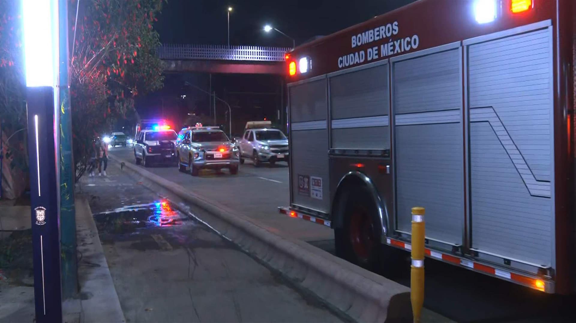 ¿Qué Pasó en Calzada de Tlalpan? Hallan a un Hombre Sin Vida dentro de unos Baños de CDMX