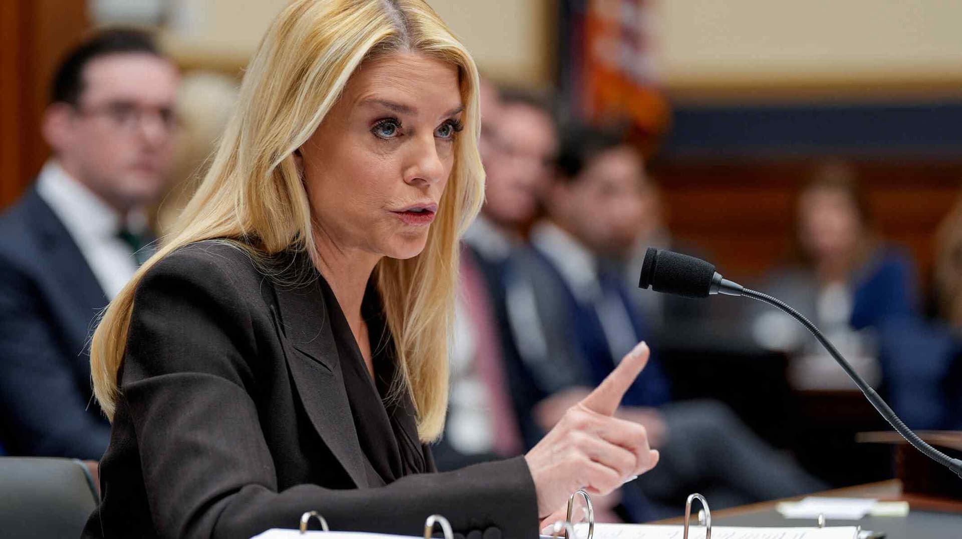 ÚLTIMA HORA: Pam Bondi Deja de Ser la Fiscal General de EUA