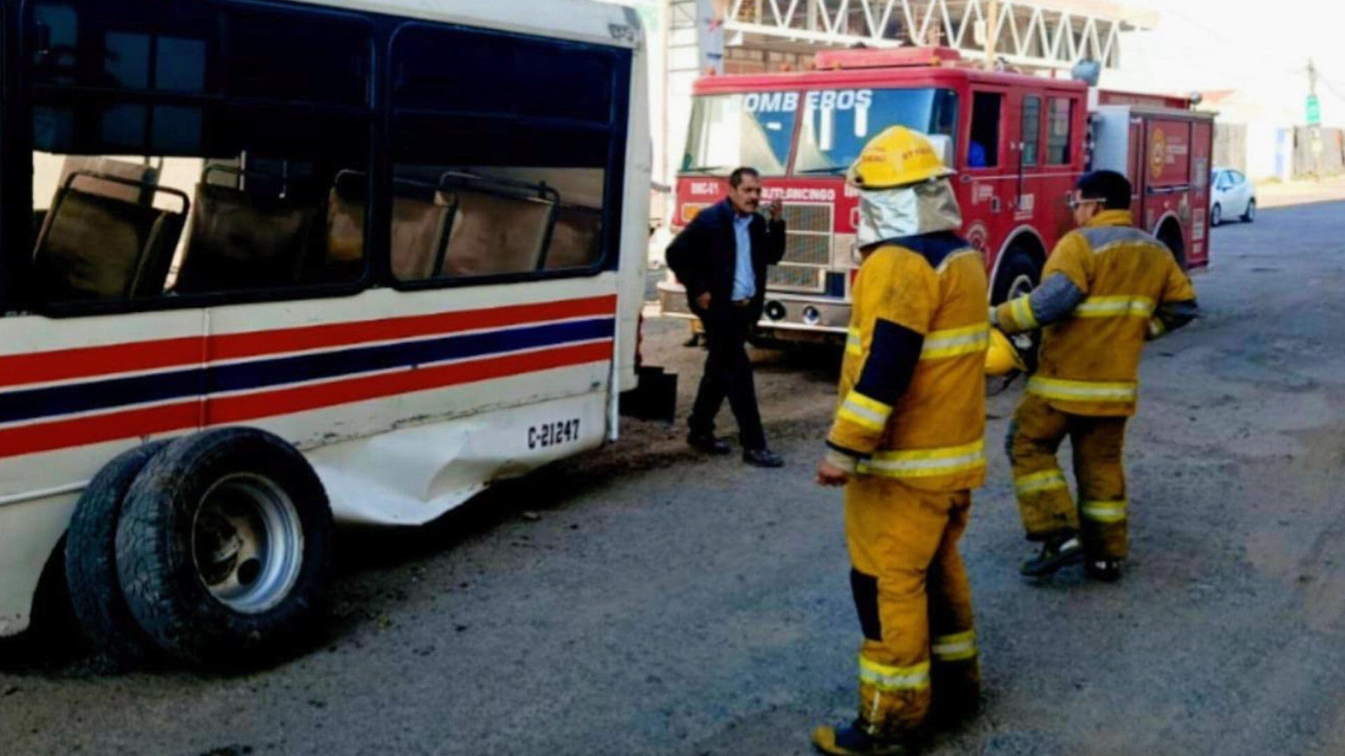 Un Autobús con Pasajeros Estuvo a Punto de Volcar en Cuautlancingo, Puebla