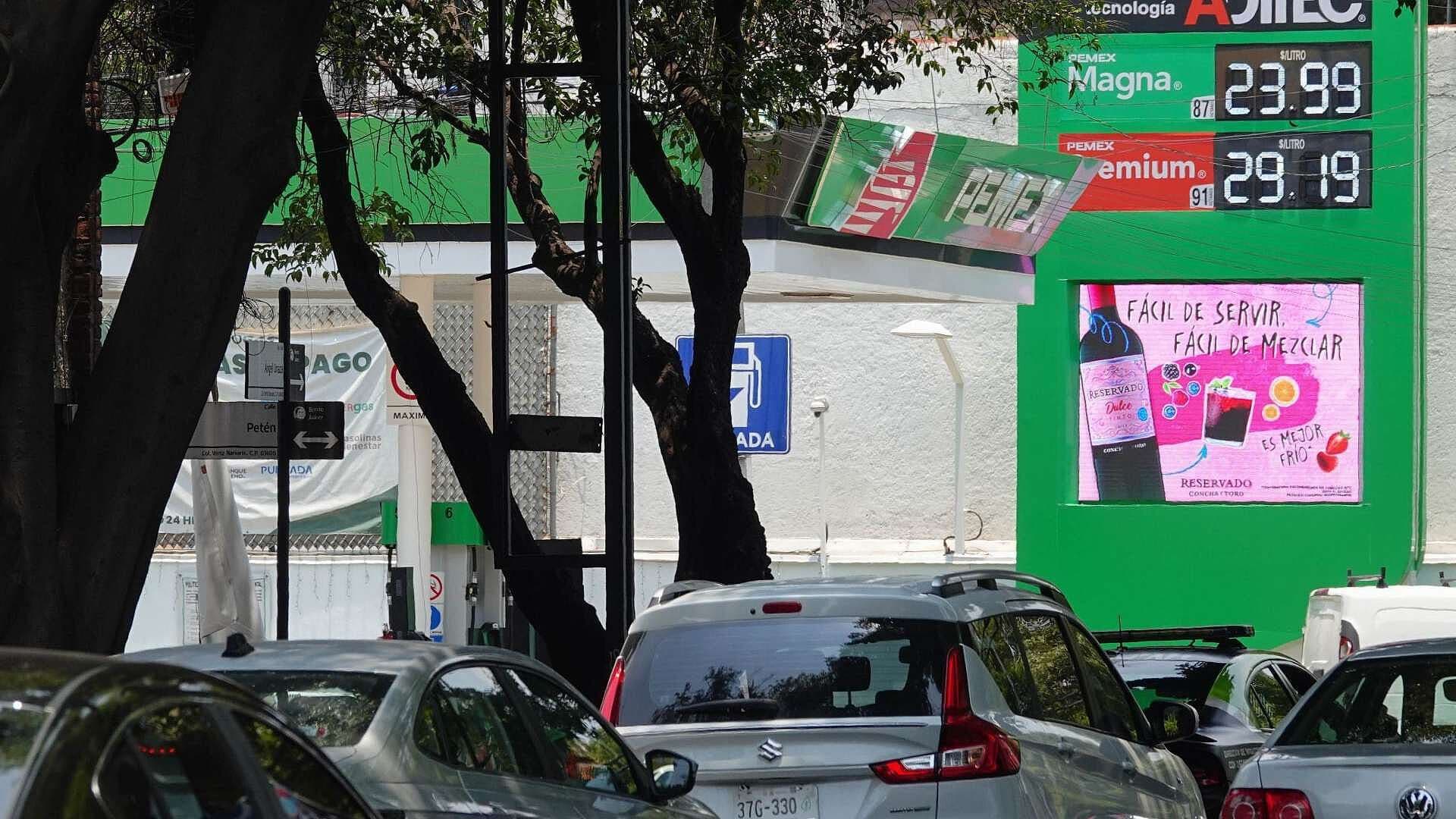 Pemex Niega Desabasto y Asegura Suministro Regular de Combustible