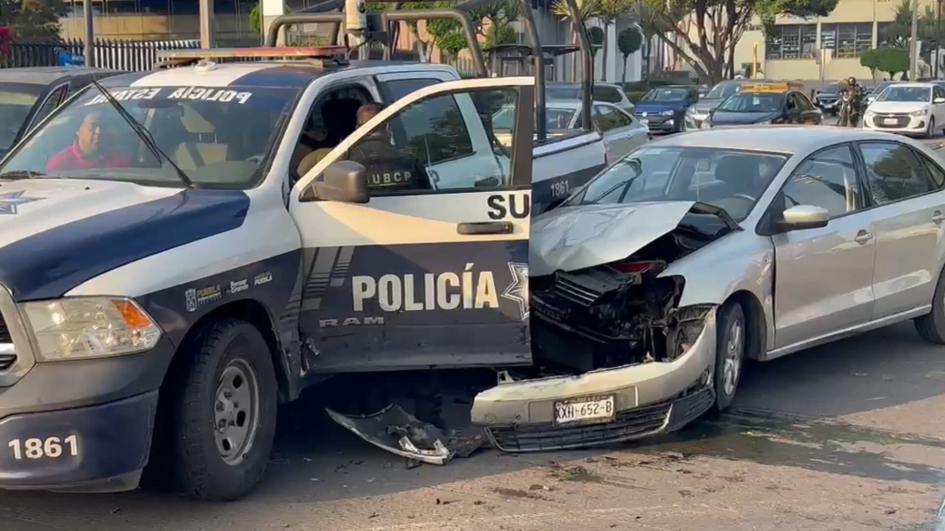 Choque Accidente de Patrulla Policía Estatal y Auto en Bulevar 5 de Mayo y 25 Oriente