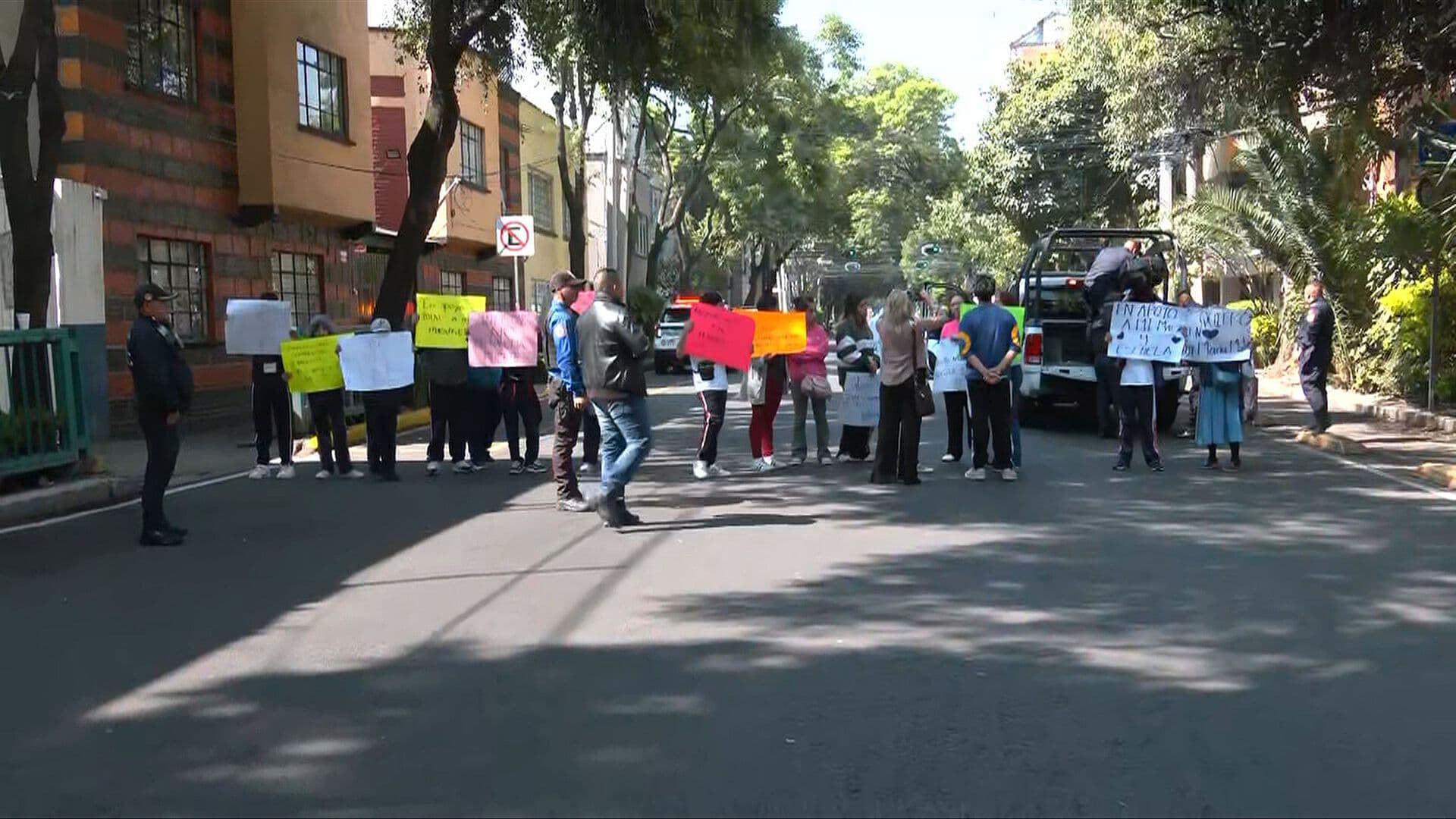 Padres de Familia Bloquean Avenida Amores; Así la Afectación Vial