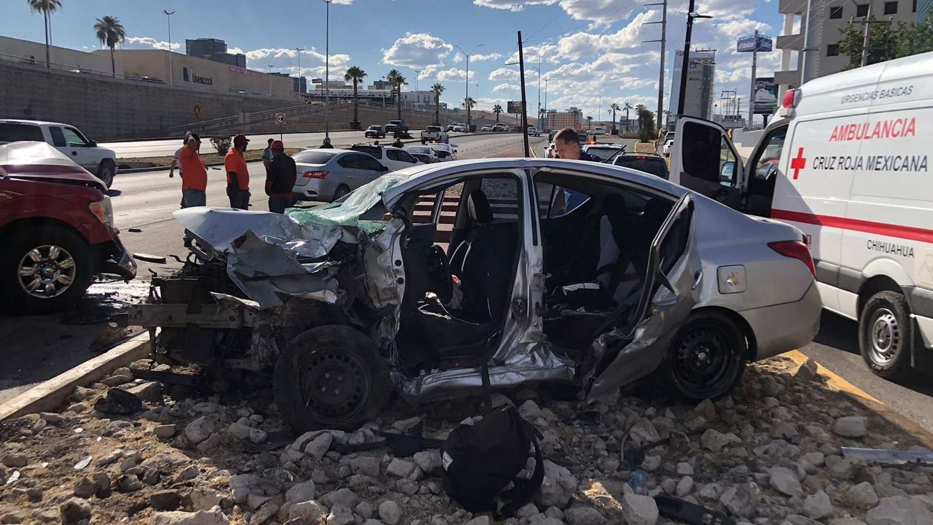 Choque en el Periférico de la Juventud: Conductor se Desmayó al Volante en Chihuahua