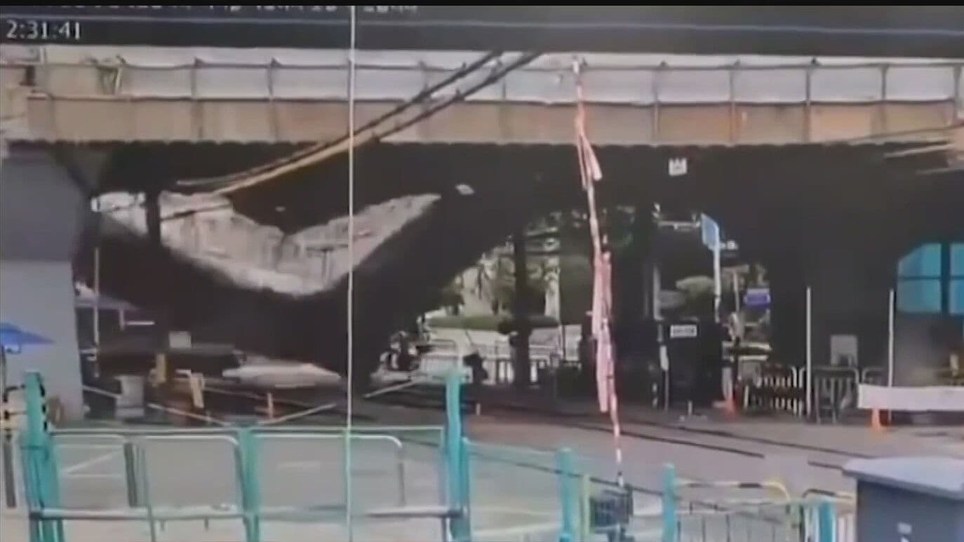 Momento Exacto en que Colapsa un Paso Elevado en Seúl, Corea del Sur