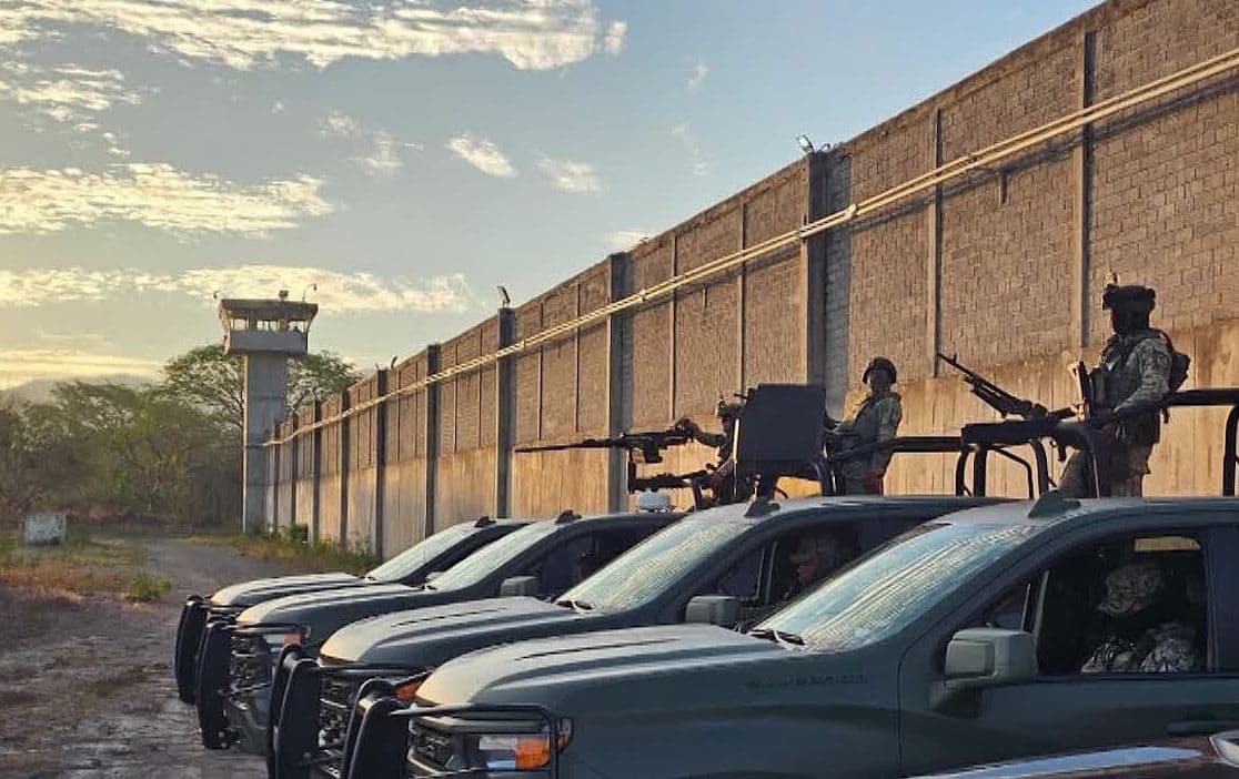 Trasladan a 7 Reos de Alta Peligrosidad del Penal de Puerto Vallarta al de Puente Grande