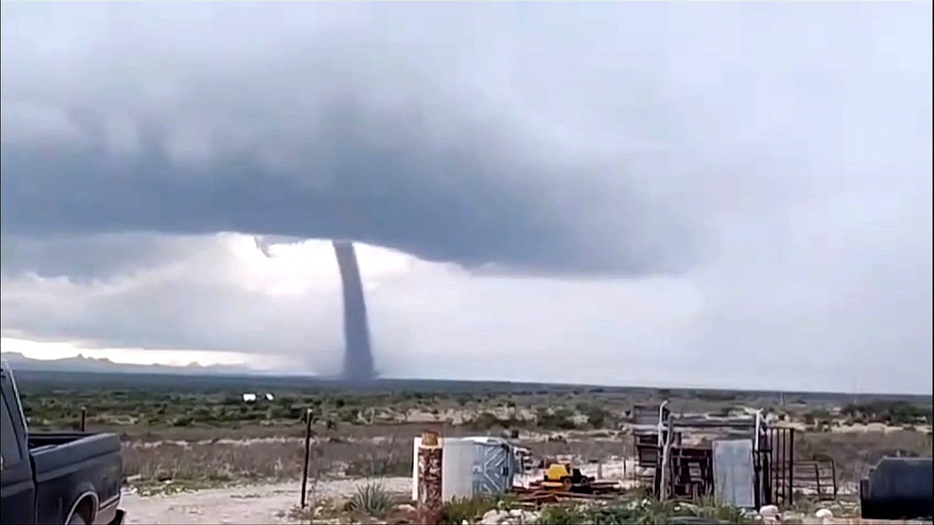Poderosos Remolinos, Fuertes Granizadas y Tormentas Eléctricas Azotan Municipios en Coahuila