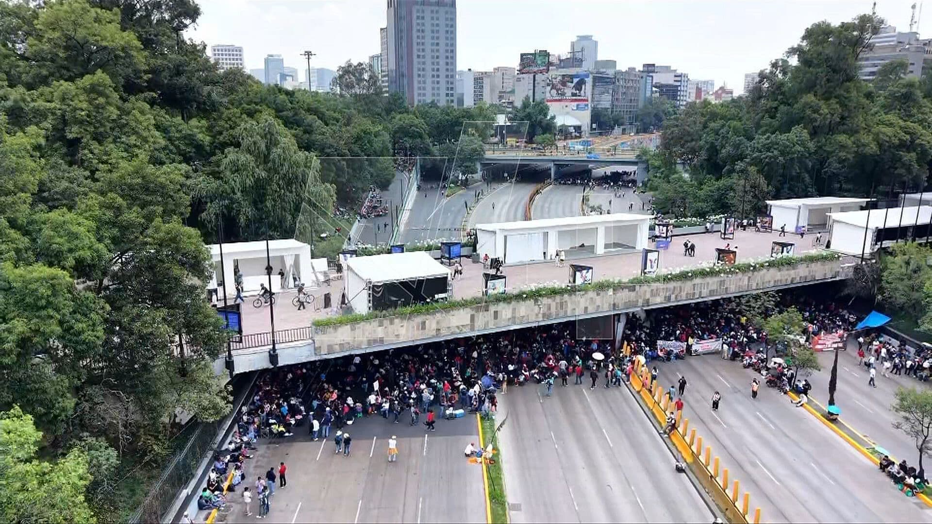 Noveno Día de Protestas de la CNTE y No Hay Acuerdo: “Solución y Volvemos al Salón”