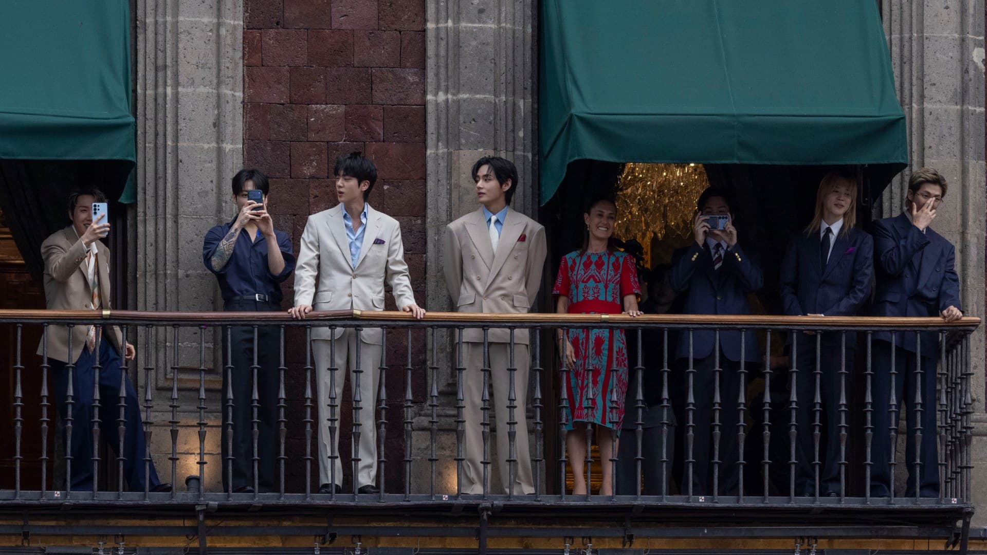 BTS Lanza Detrás de Cámaras de la Visita a Palacio Nacional: ¿Cuándo y Dónde Verlo?