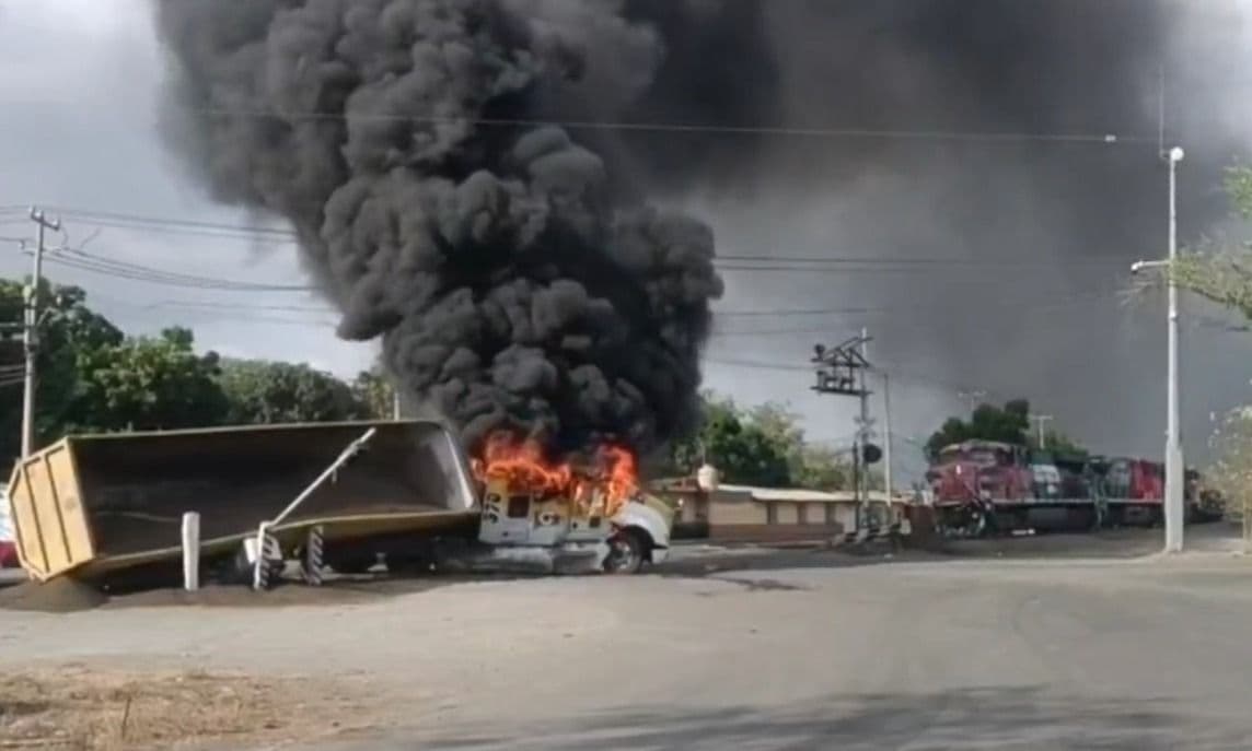 Lunes Violento en Colima: 2 Abatidos, Un Estadounidense Detenido y Armas Aseguradas