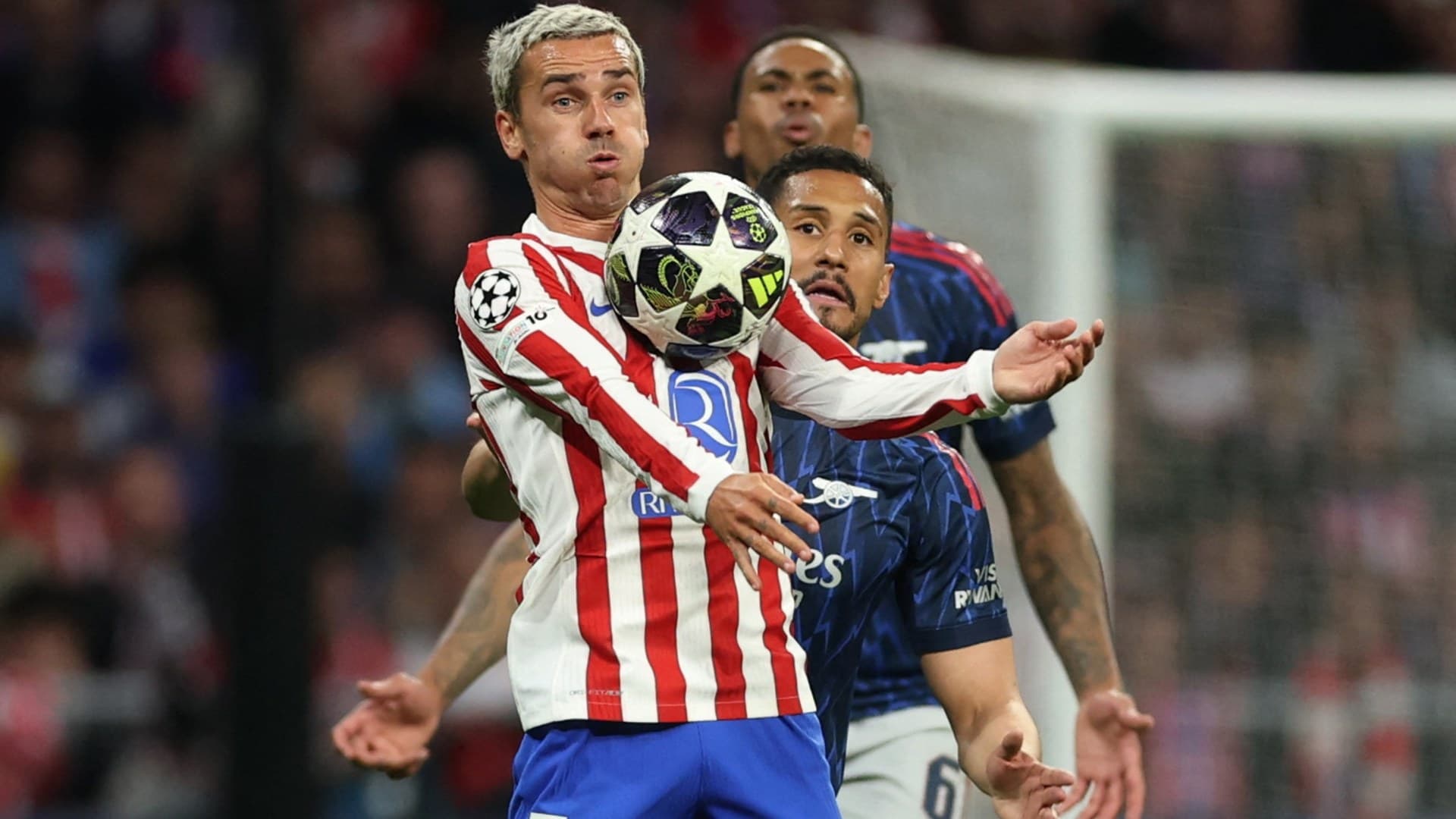 Antoine Griezmann encabezará el ataque del Atlético de Madrid en la visita al Arsenal. Foto: Reuters