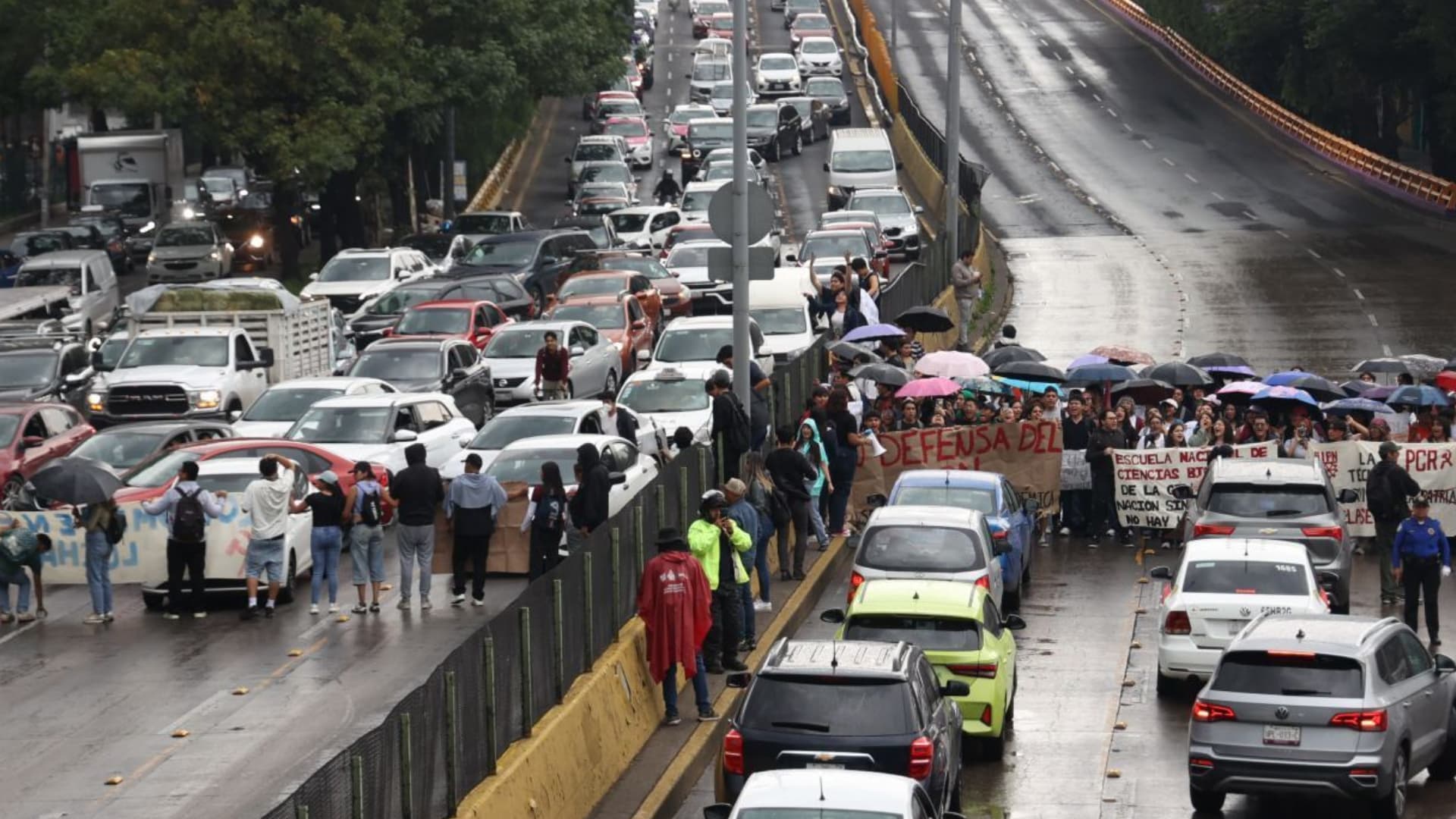 Bloqueo en Circuito Interior en la Ciudad de México.