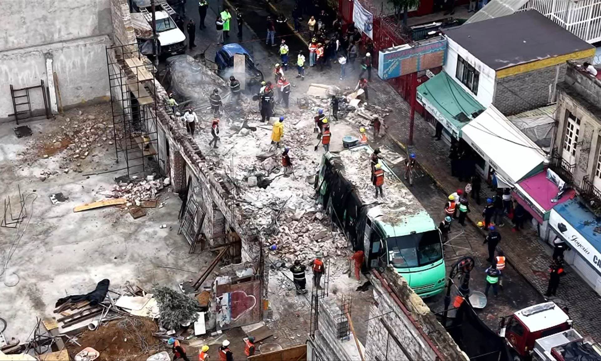 Construcción de donde cayó una barda en el Centro Histórico de la CDMX