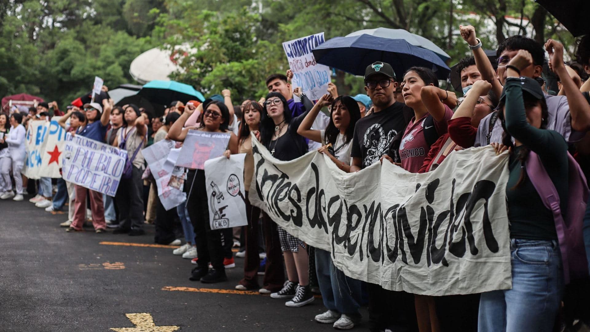 Estudiantes del IPN realizaron una mega protesta en CDMX.
