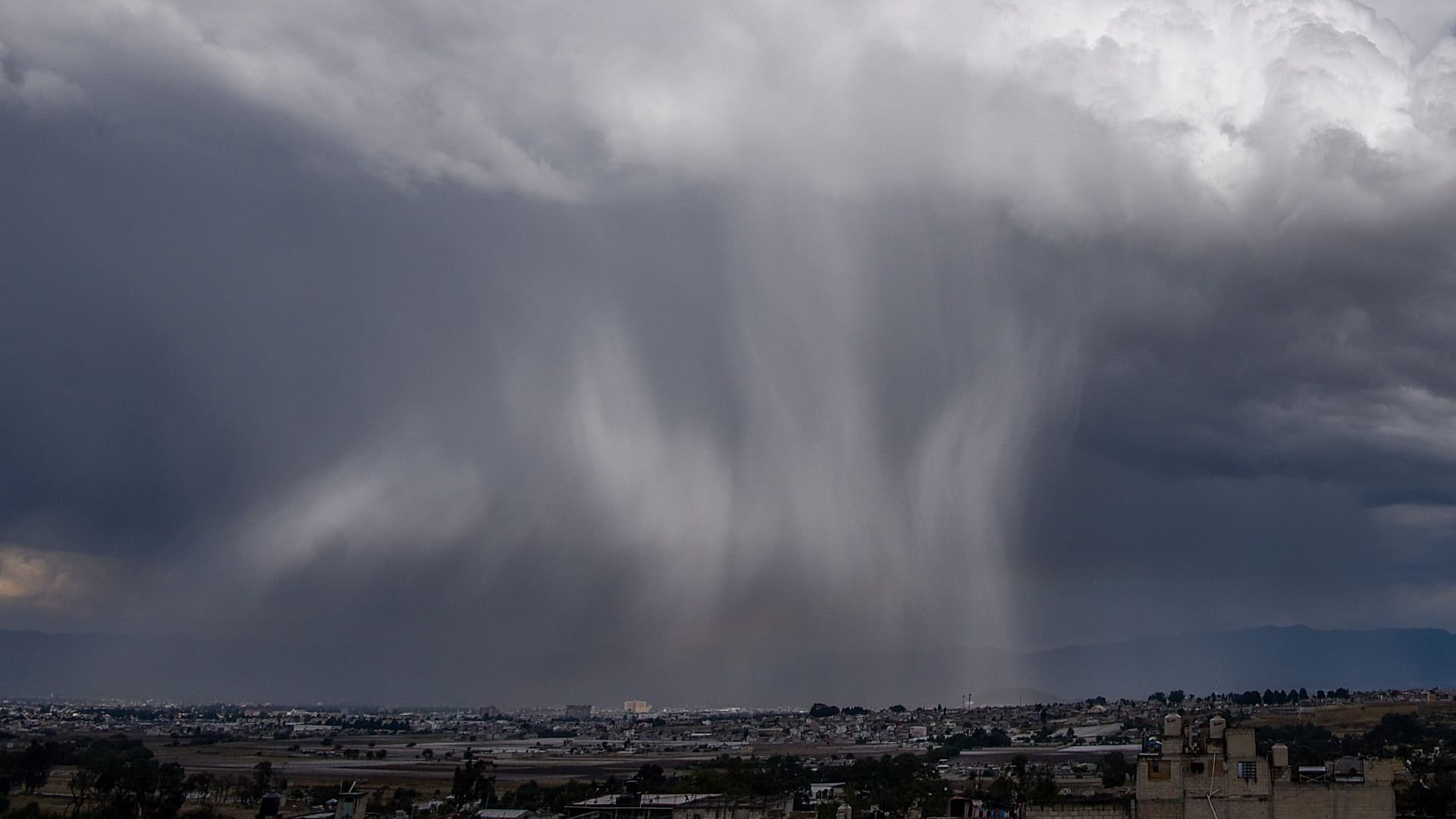 Lluvia en el Valle de México el 31 de marzo de 2026.