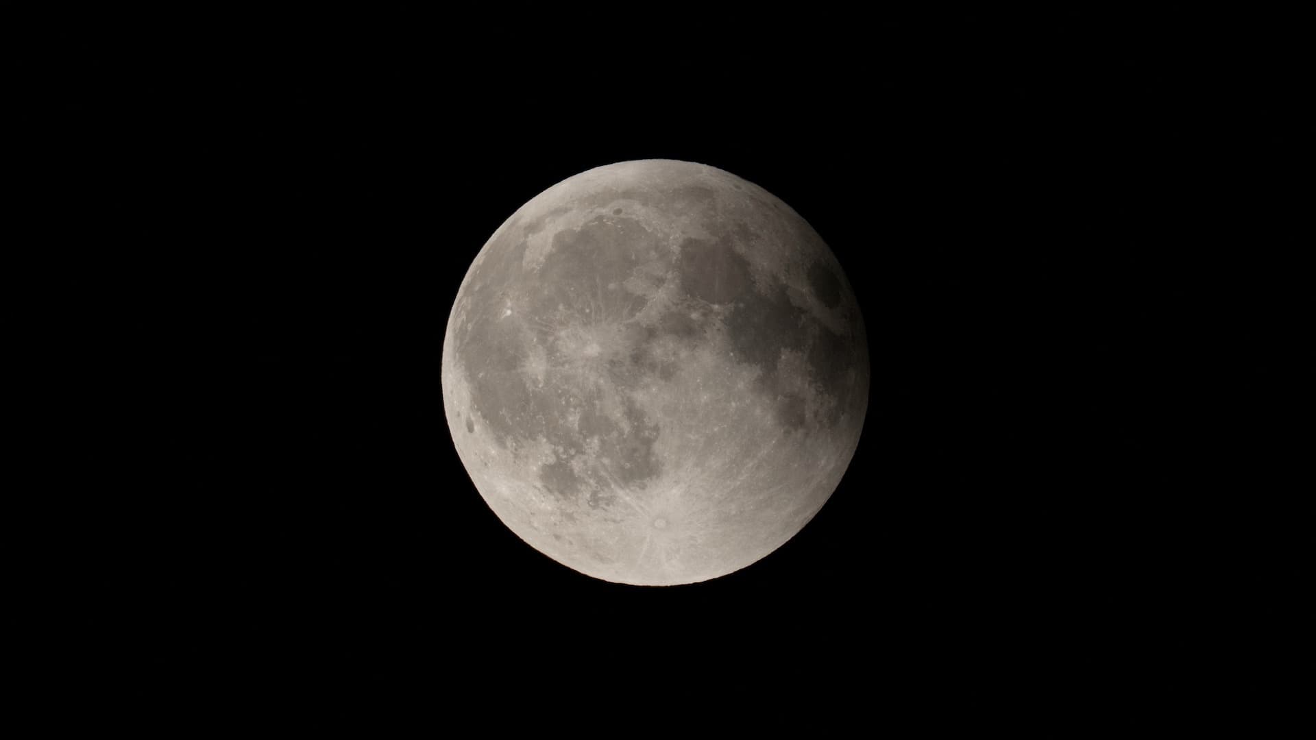 Luna llena sobre Berlín