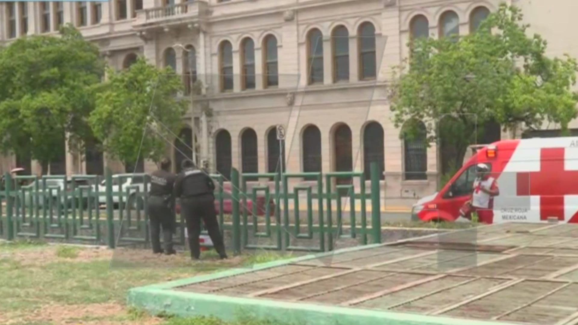 Encuentran a Persona Sin Vida en Jardineras de la Macroplaza en Monterrey