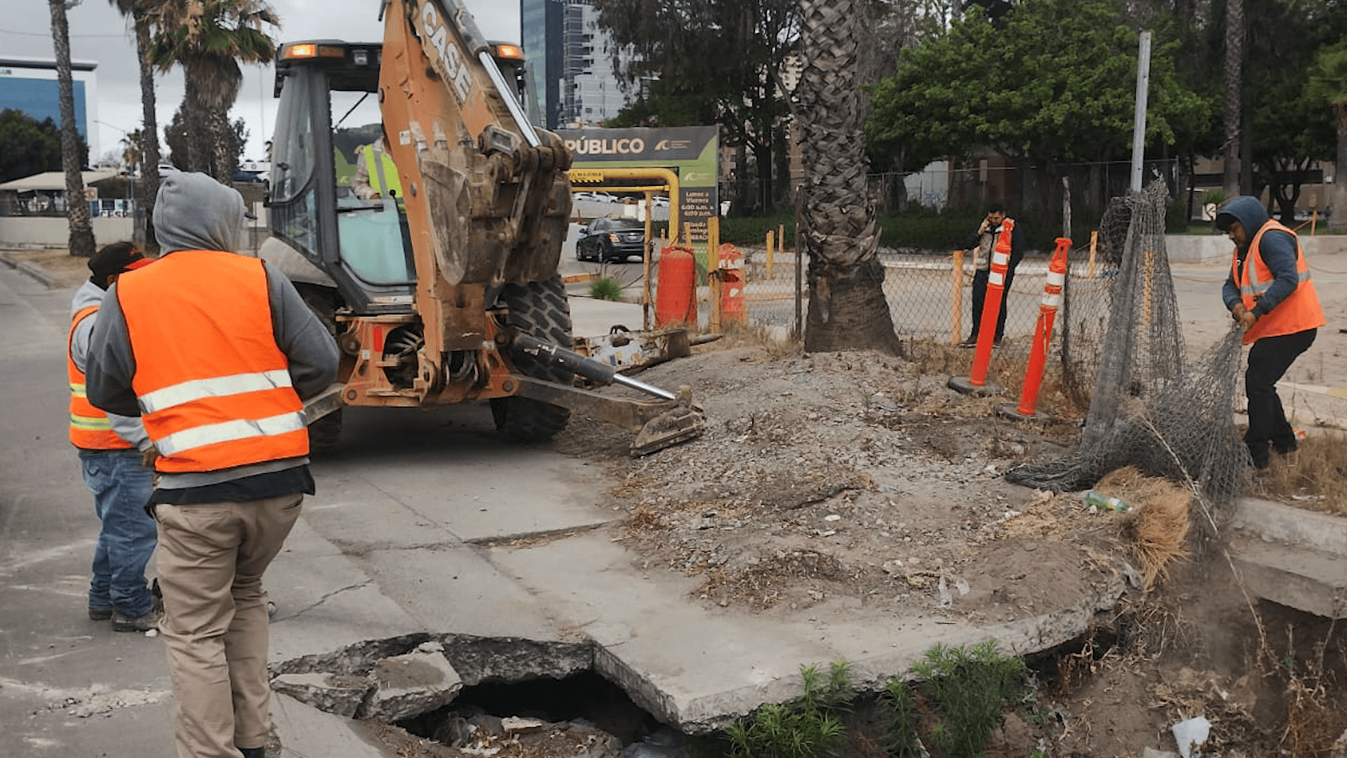 Inician Reparación de Socavón en Vía Rápida Oriente de Tijuana