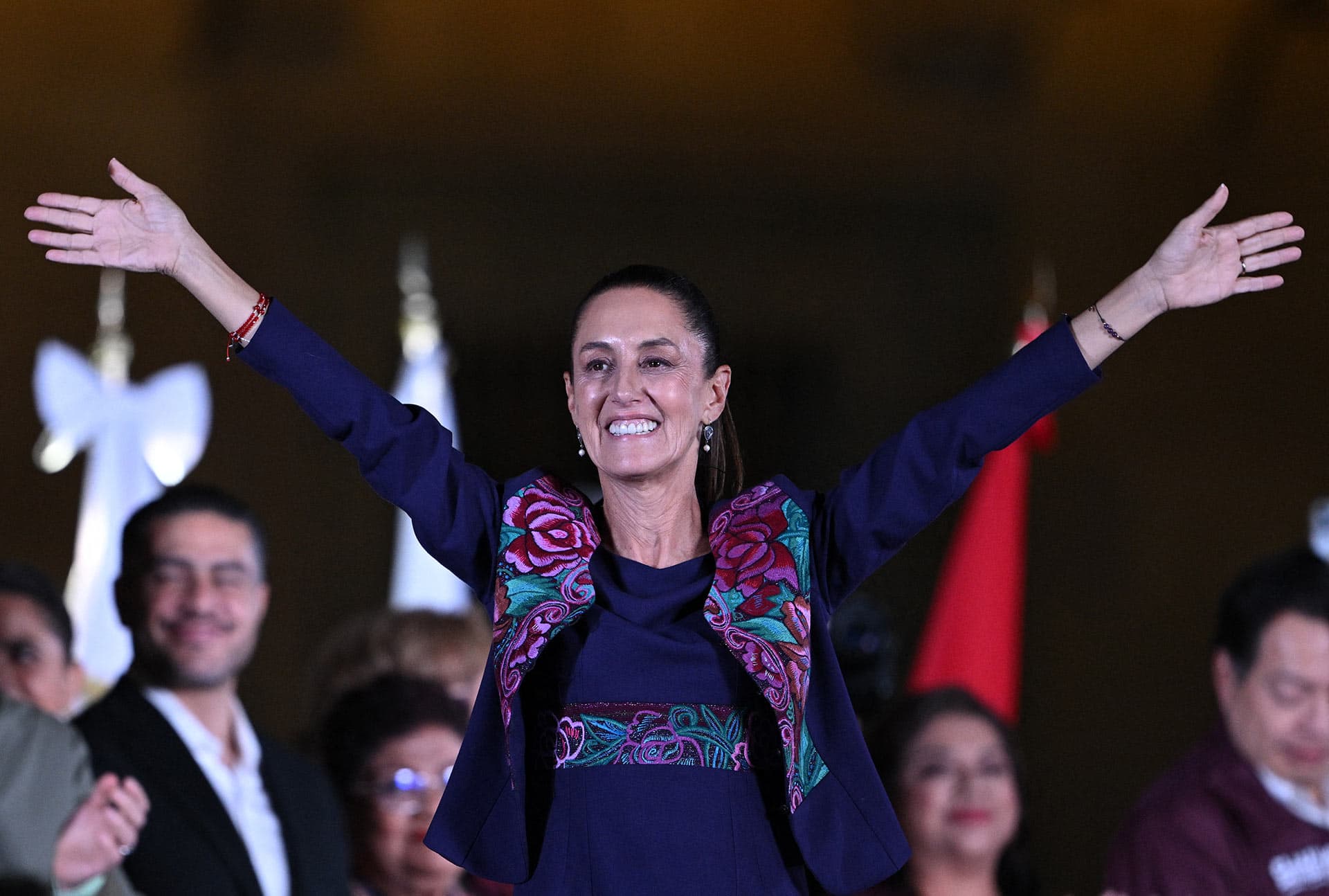 Claudia Sheinbaum celebra en el Zócalo de la Ciudad de México después de ganar elección presidencial del 2 de junio