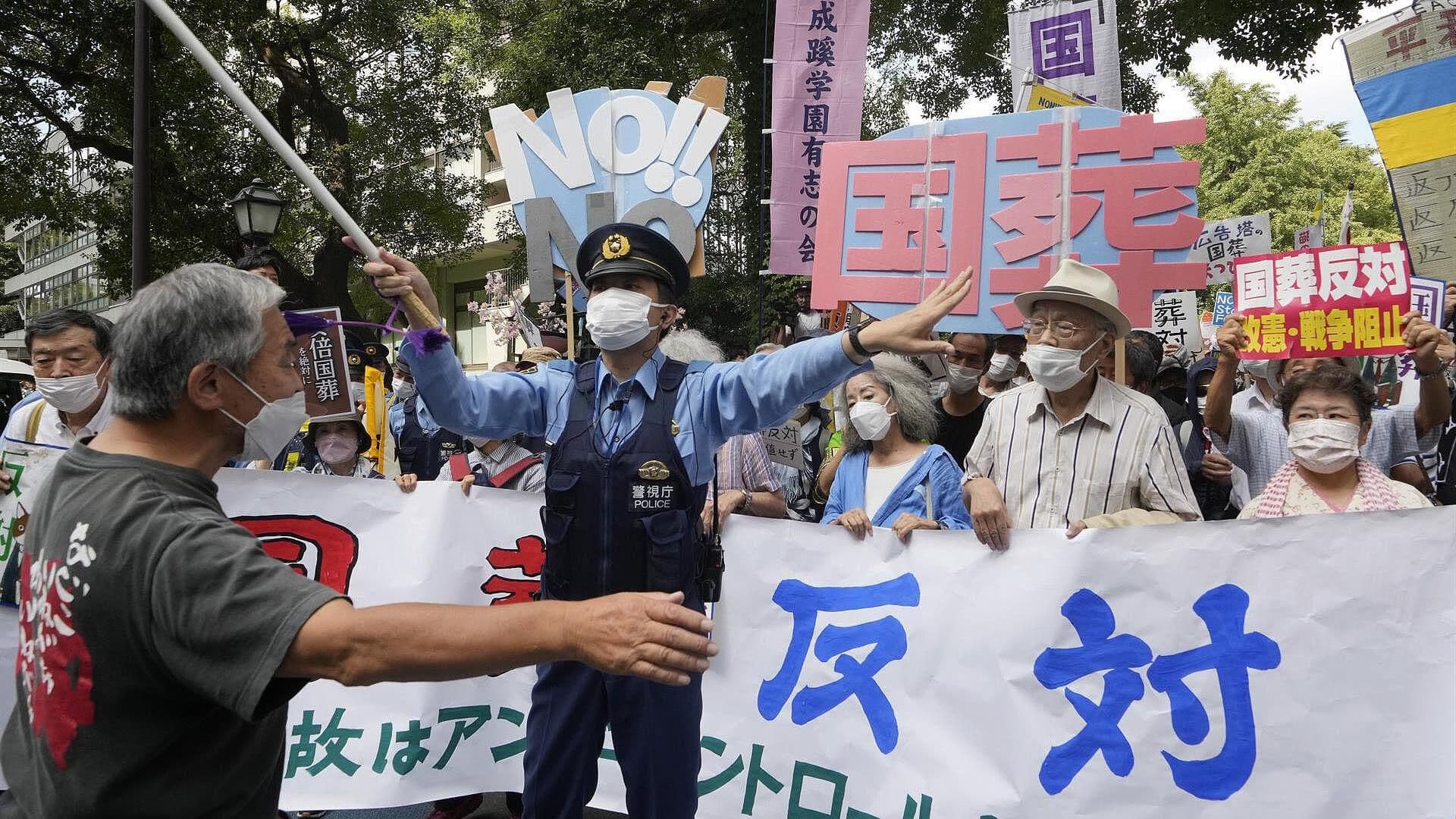 Protestan en Japón por el costo del funeral de Estado de Shinzo Abe