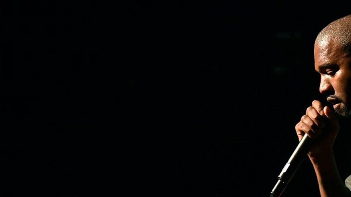 De Kanye West a The Weeknd, los Artistas que Modificaron su Nombre