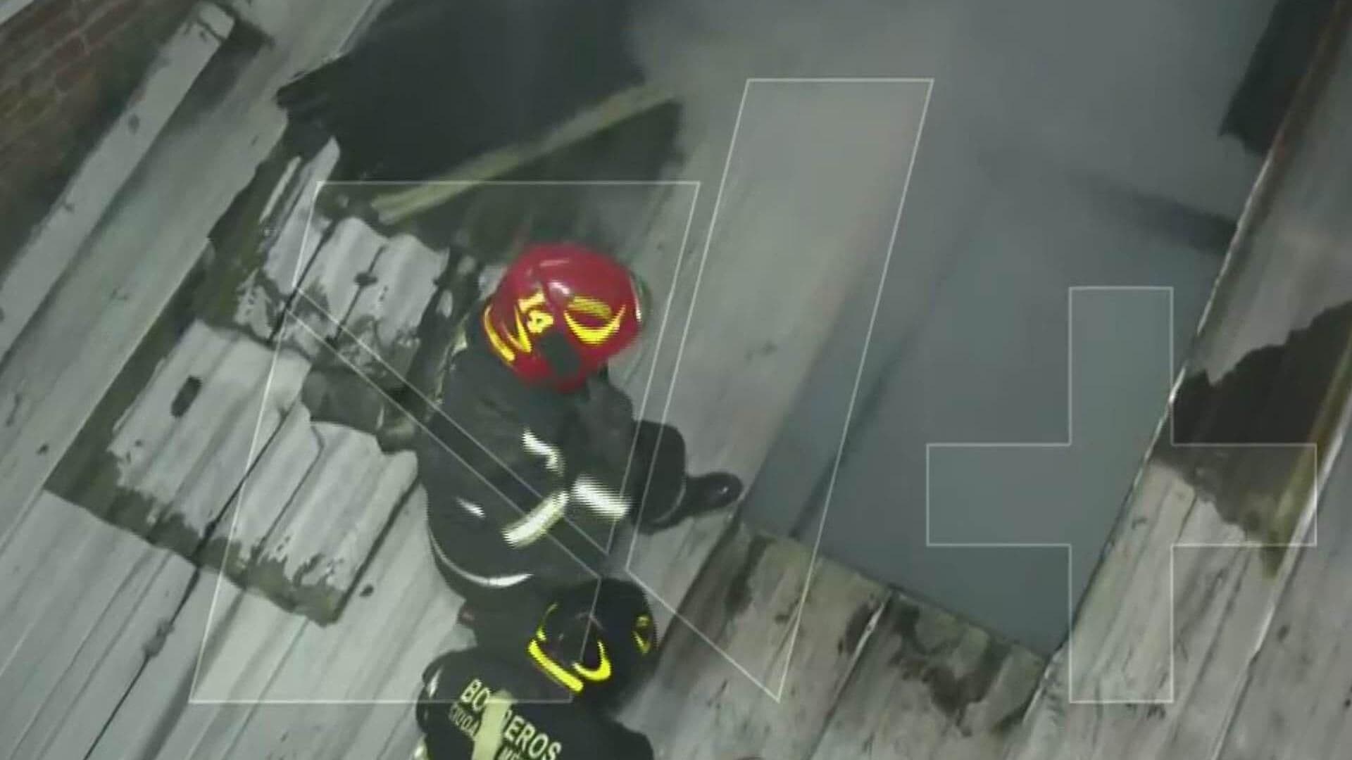 Incendio en Bodega de Col. Morelos; Así Combaten el Fuego los Bomberos