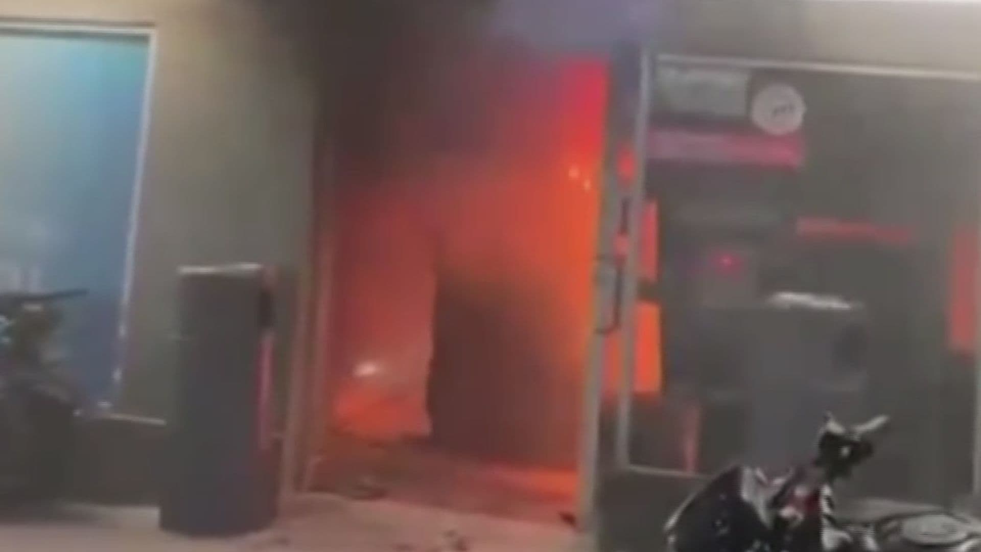Bloqueo e Incendios en Tiendas de Conveniencia en Zitácuaro, Michoacán