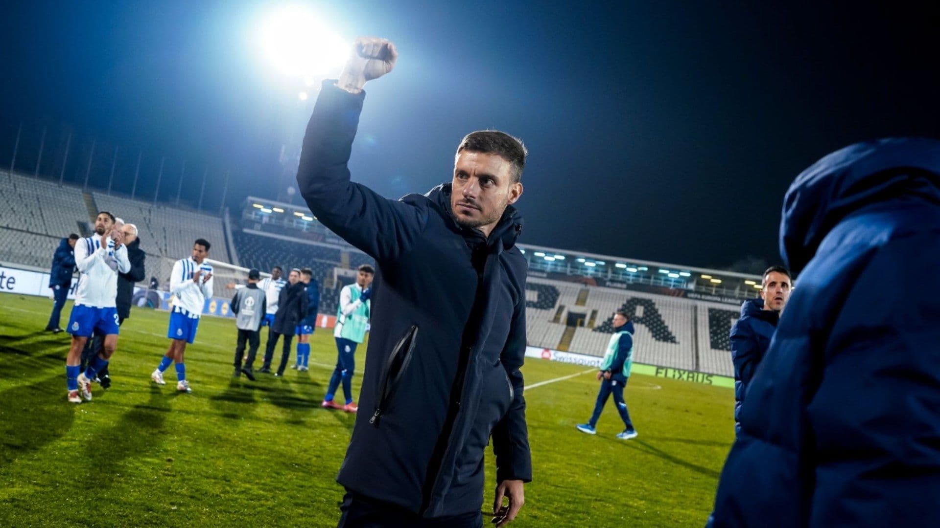 Debut de Martín Anselmi con Porto: Gana y Avanza en Europa League, Pero Azul Prepara Queja