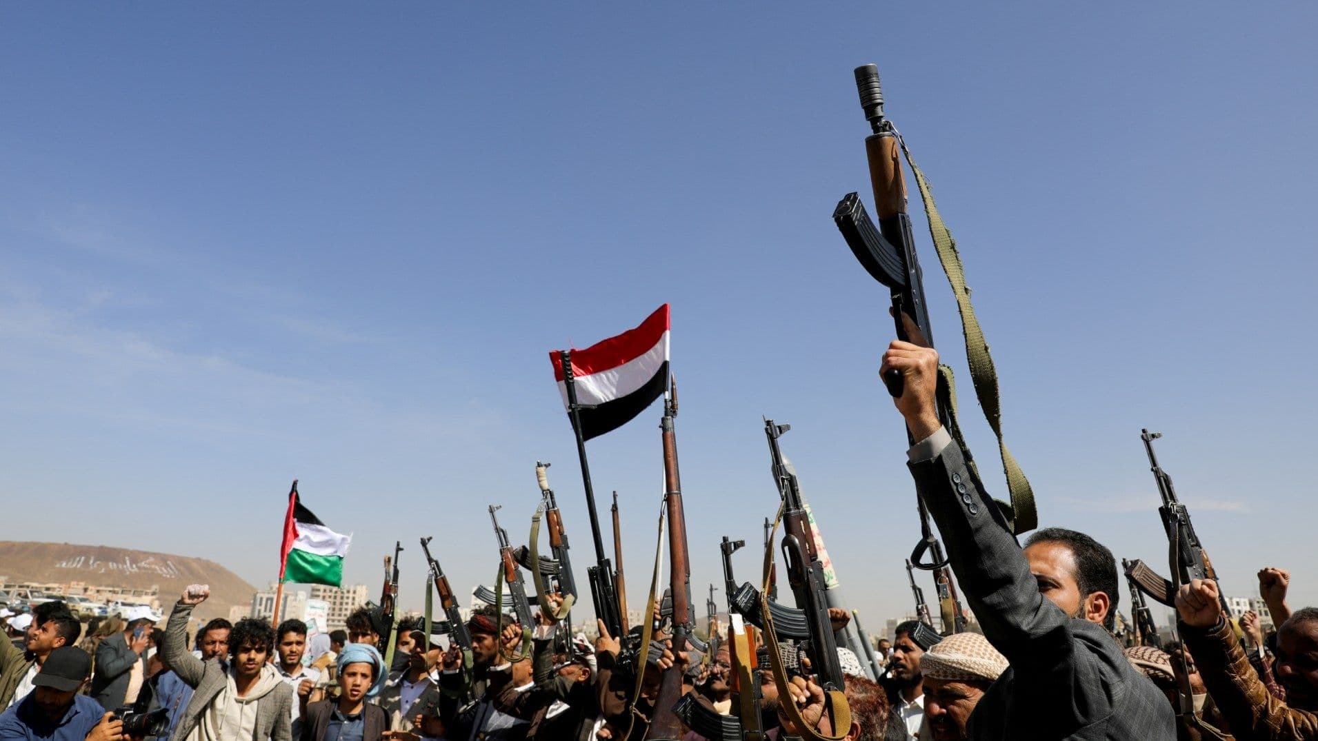 Rebeldes Hutíes de Yemen Lanzan Misiles contra Destructor de EUA en el Mar Rojo