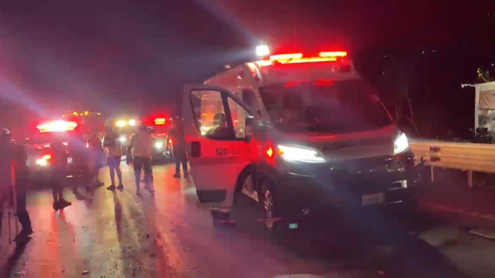 Pipa se Incendia y Causa Cierre Vial en Autopista Acatzingo-Ciudad Mendoza