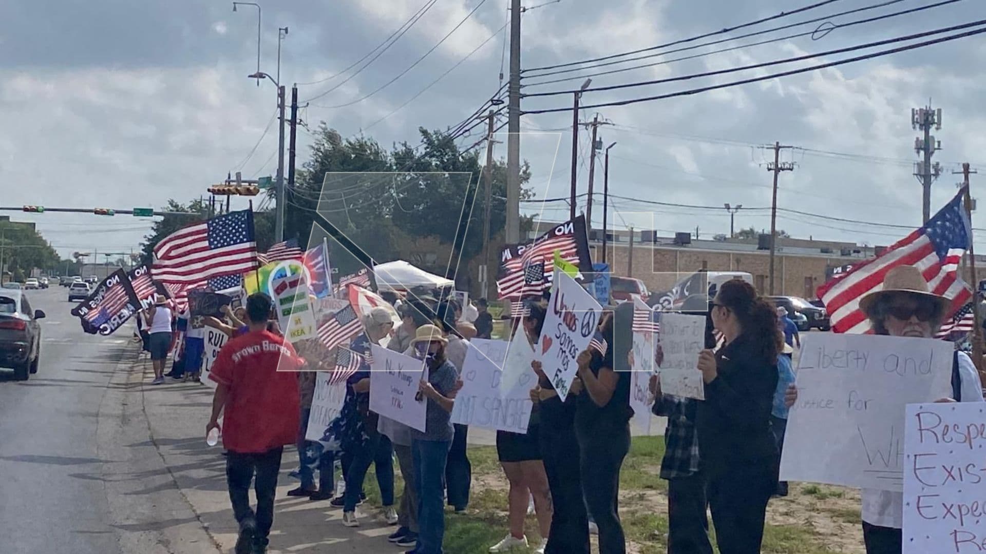 'No Kings Day' en Texas: Harlingen y Brownsville Protestan Contra Políticas Migratorias de Trump