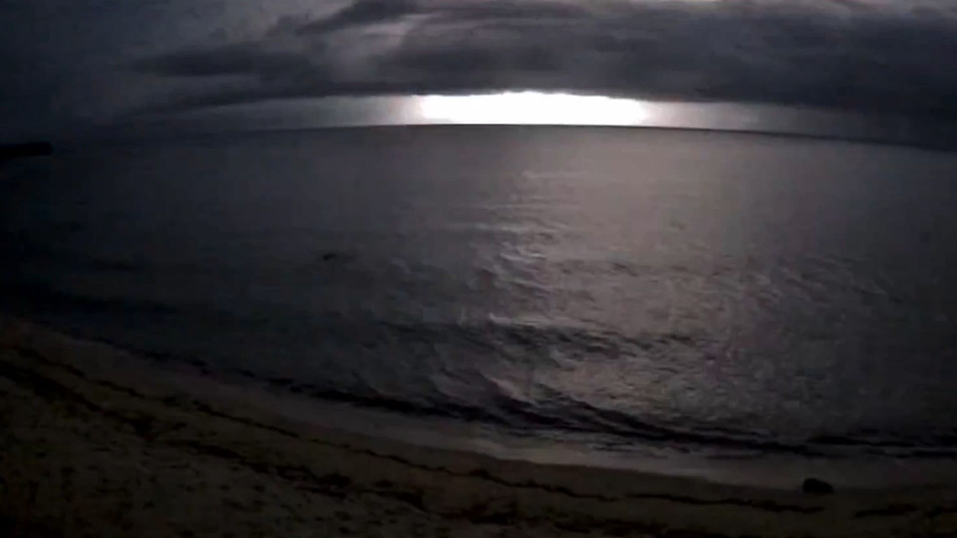 Video de Tormenta Eléctrica Hoy: Así se Ven Impactantes Rayos en el Cielo desde la Playa