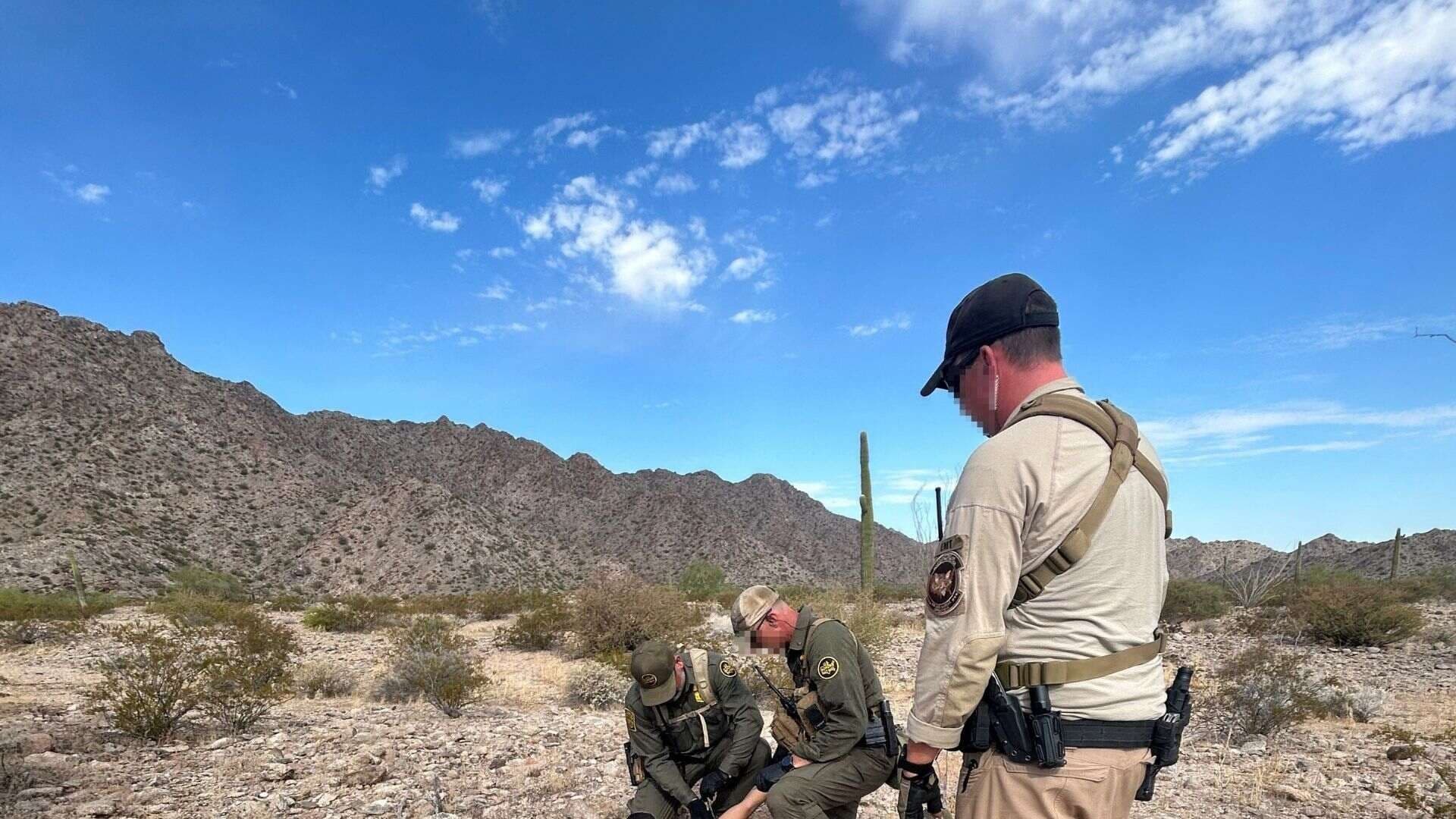Rescatan a Migrantes Atrapados Intentando Cruzar a EUA por el Desierto de Sonora
