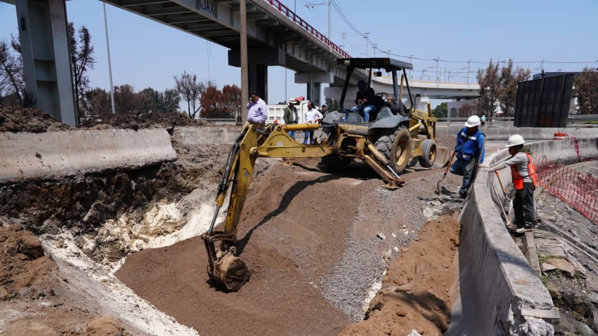 Cubren por Completo Grieta Geológica que se Formó en Puente de la Concordia en Iztapalapa