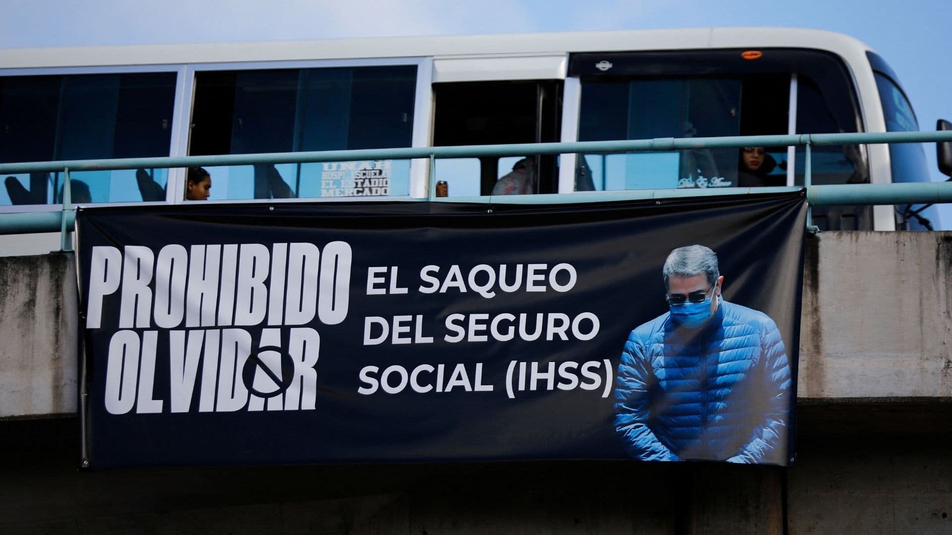 Trump Otorga Perdón a Expresidente de Honduras, Juan Orlando Hernández, y Sale de Cárcel en EUA