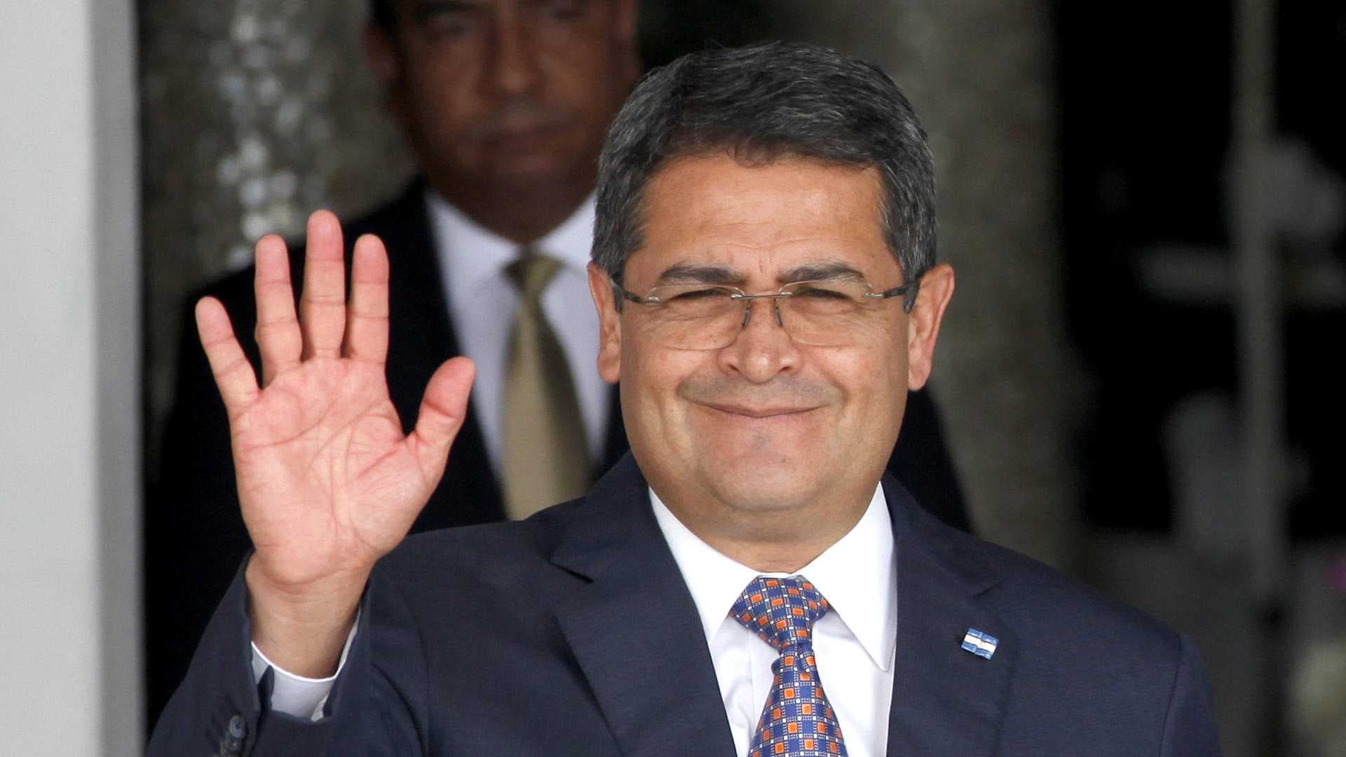 Juan Orlando Hernández Agradece a Trump por el Indulto que lo Exime de 45 Años de Prisión