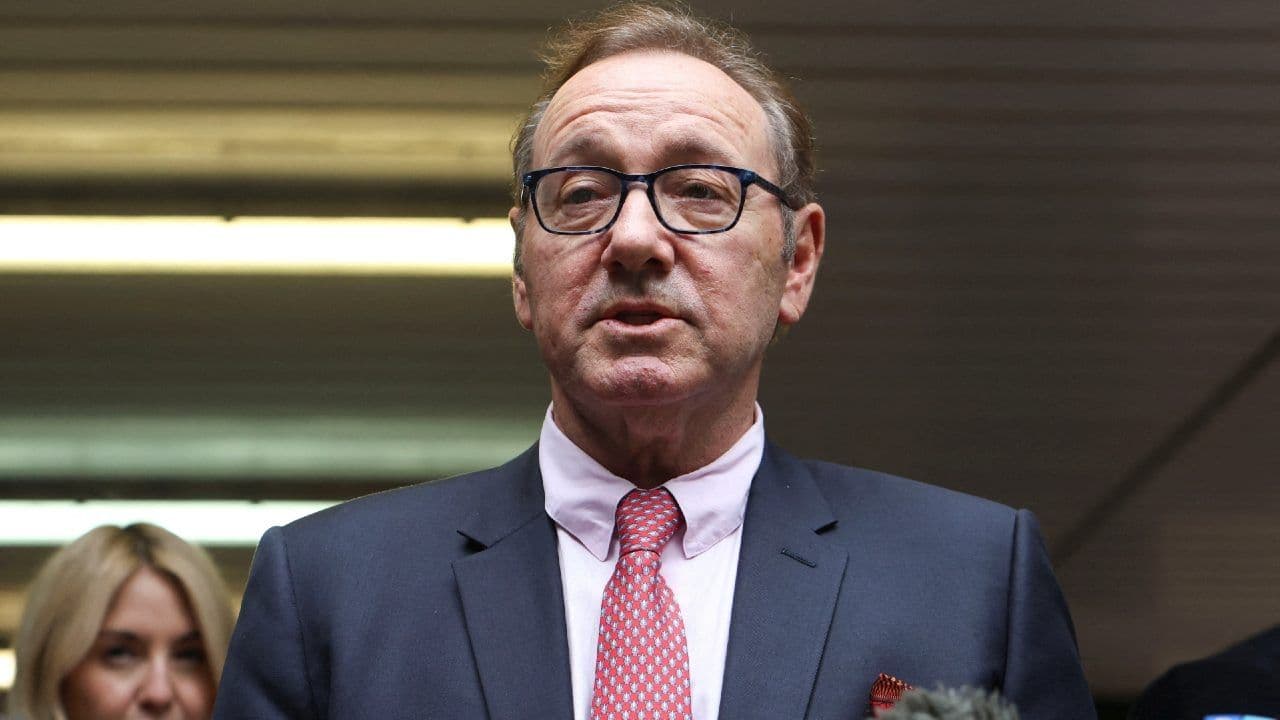 ¿Por Qué Declararon Inocente a Kevin Spacey de 9 Delitos Sexuales?